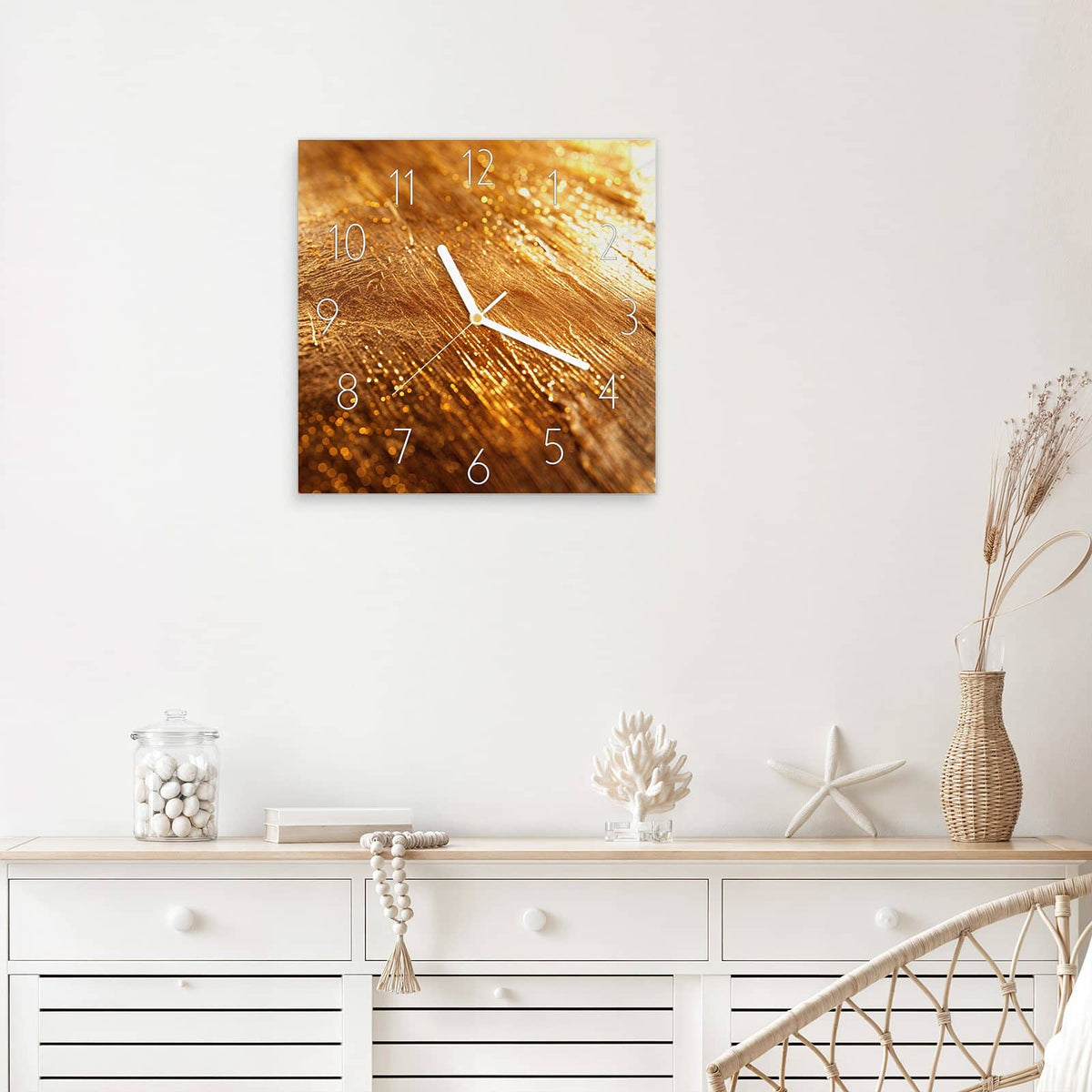 Wanduhr Schimmerndes Gold aus Glas – Quadratisch 30 × 30 cm – Schimmernde Goldstruktur mit Lichtreflexen