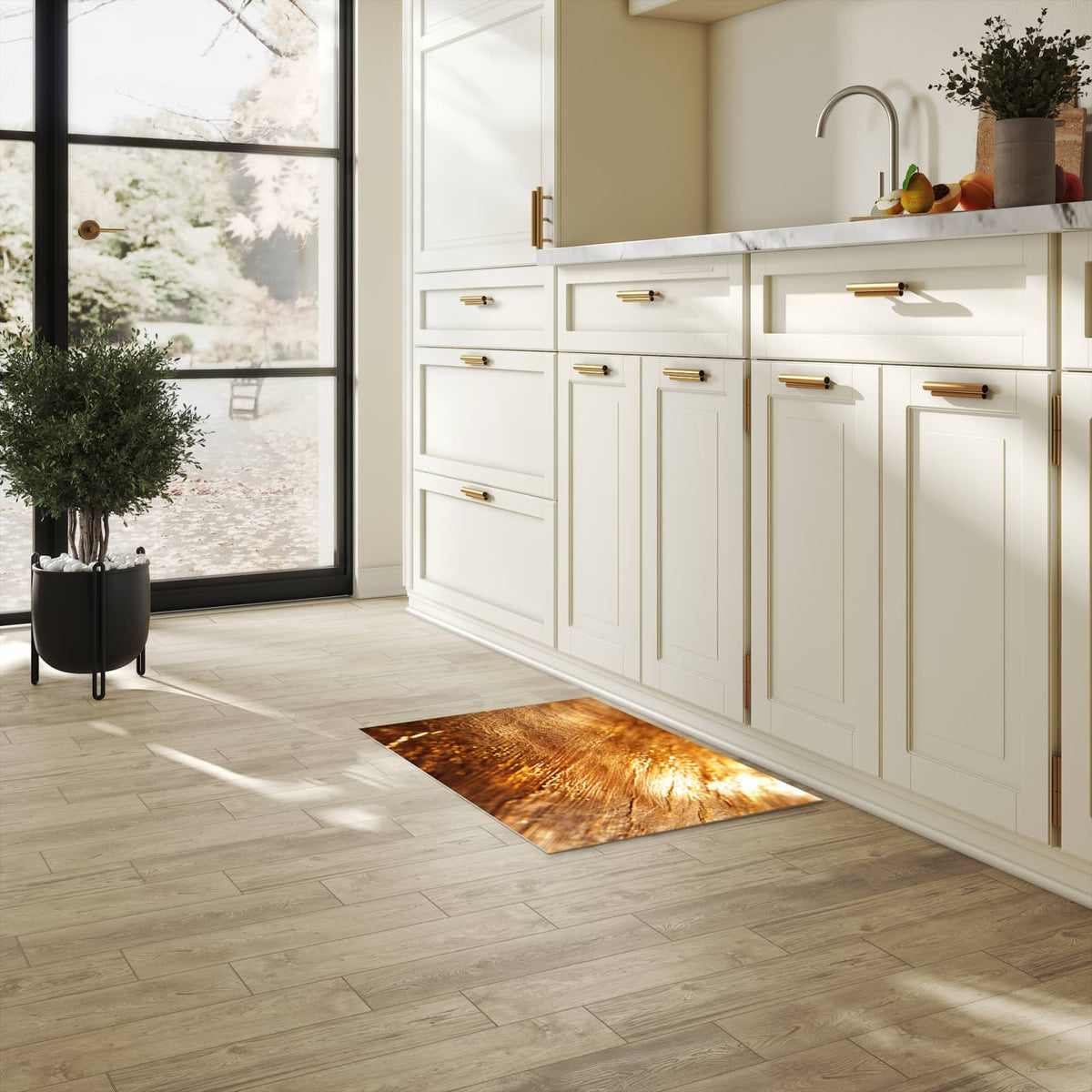 Langlebiger Teppich für die Küche mit Motiv Goldene Textur in heller Küche