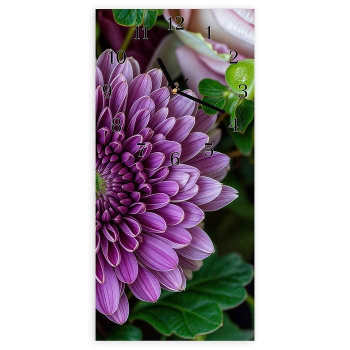 Wanduhr Sanfte Blumenarrangement aus Glas – Hochformat 30 × 60 cm mit Ziffernblatt Klassisch