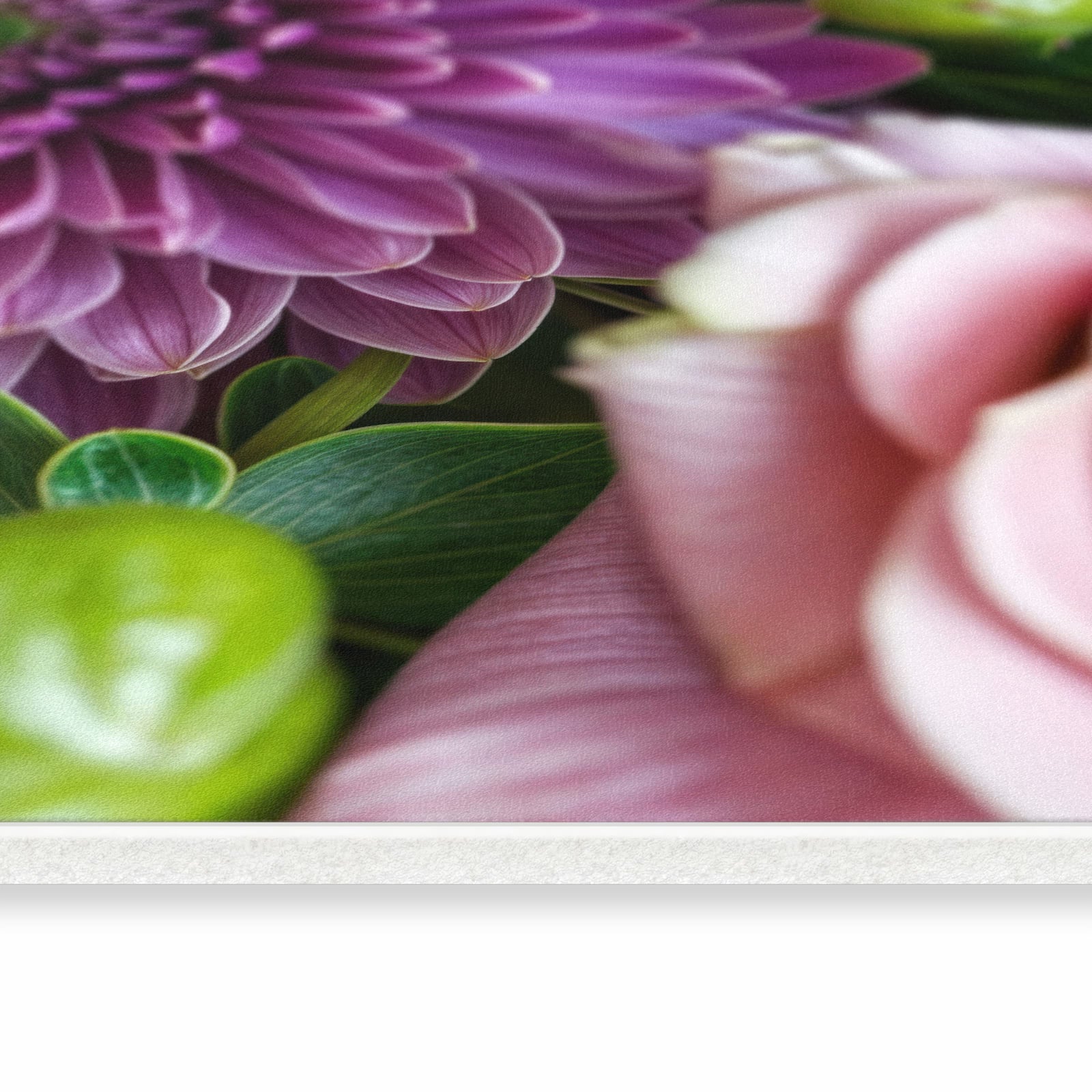 Bodenschonender Küchenläufer mit Motiv Sanfte Blumenarrangement in seitlicher Ansicht