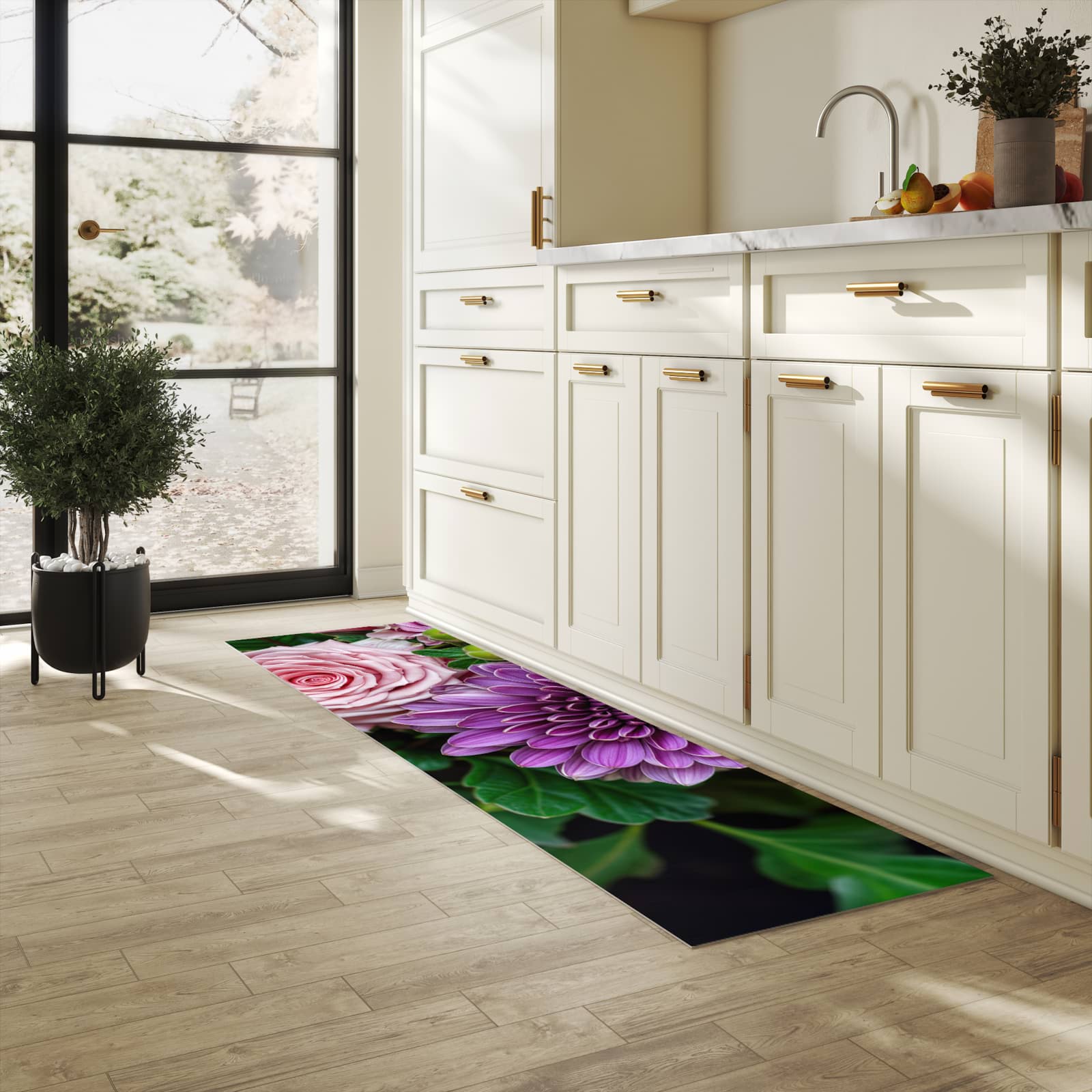 UV-beständiger Küchenläufer mit Motiv Sanfte Blumenarrangement in heller Küche
