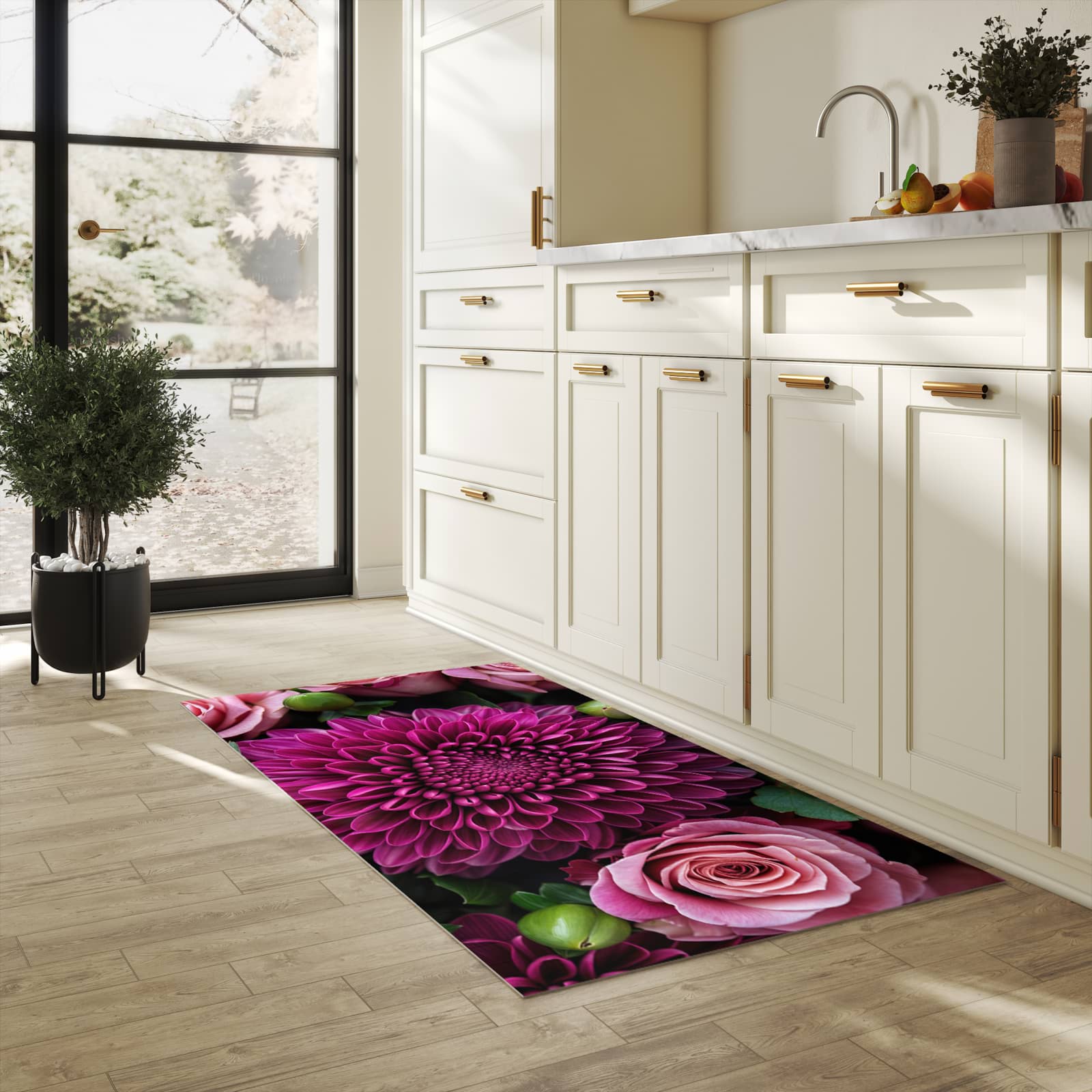 Formstabiler großer Küchenteppich mit Motiv Stille Blumenarrangement in heller Küche