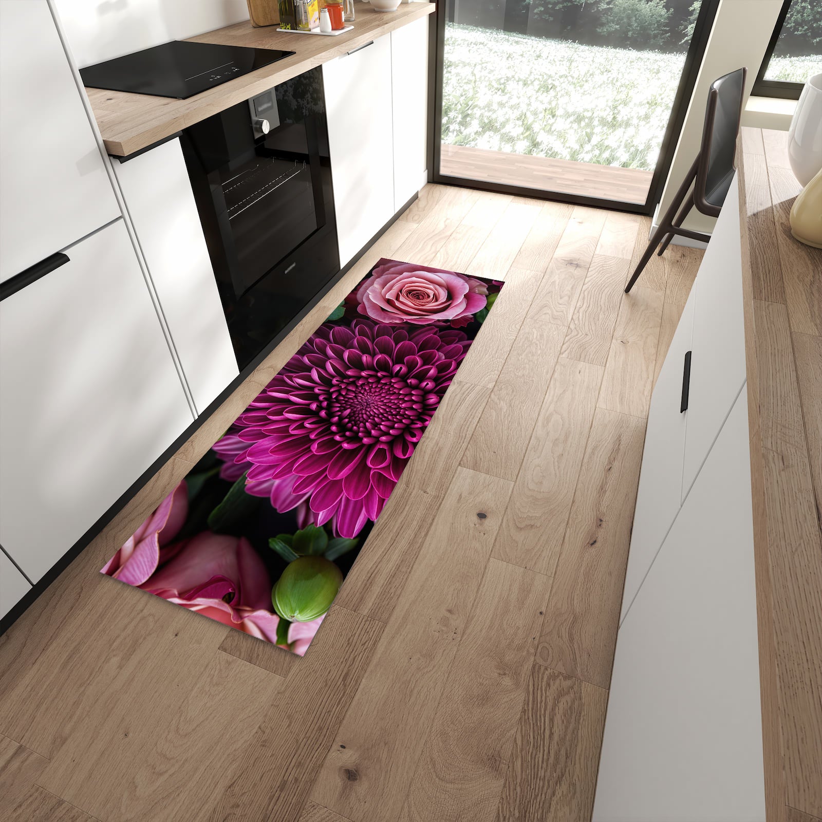 Bodenschonender Küchenläufer mit Motiv Stille Blumenarrangement in moderner Küche