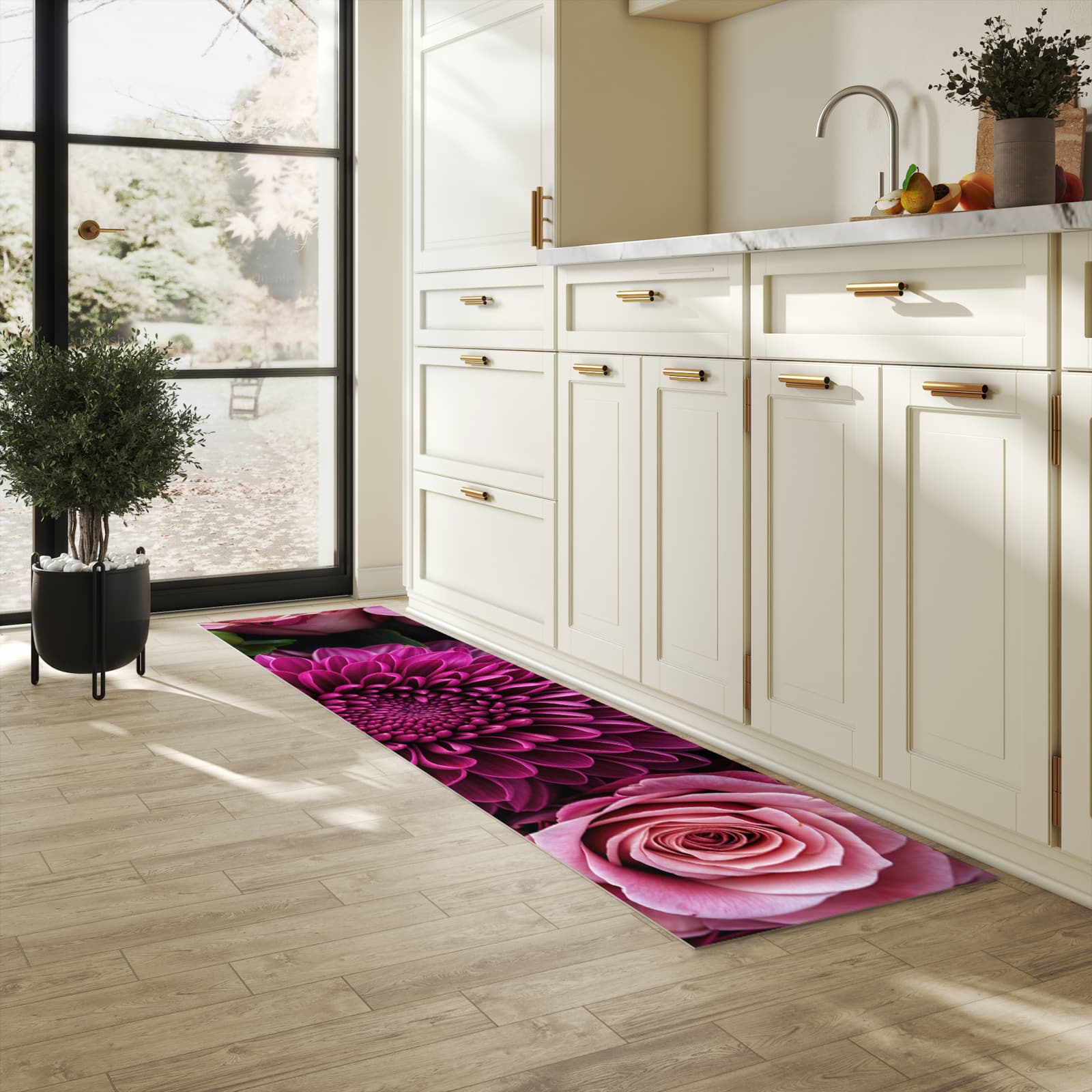 Langlebiger Küchenteppich mit Motiv Stille Blumenarrangement in heller Küche