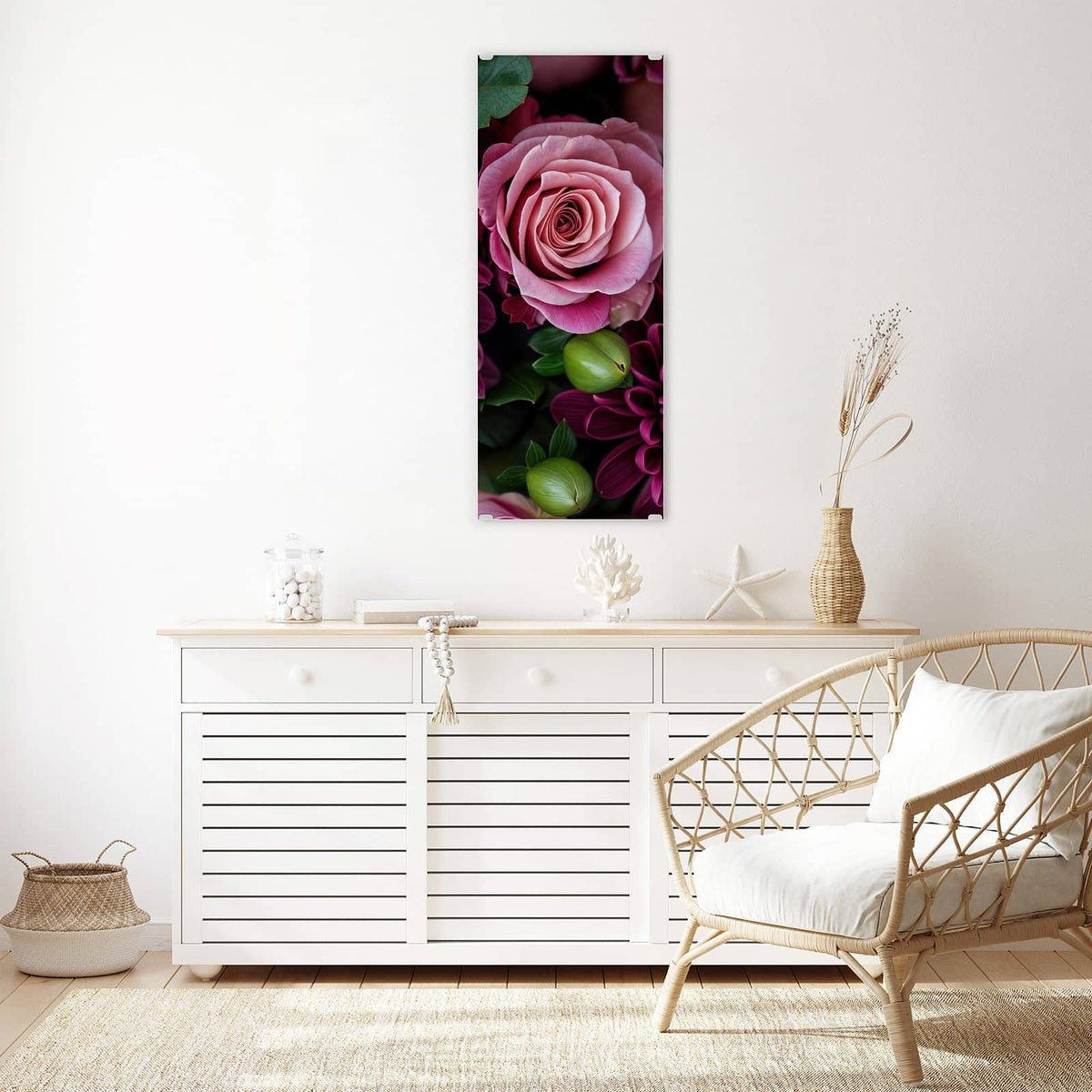 Glasbild Magenta Chrysantheme an der Wand – Magentafarbene Chrysantheme formatfüllend, nur Blätter und wenige rosa Blütenblätter am Rand