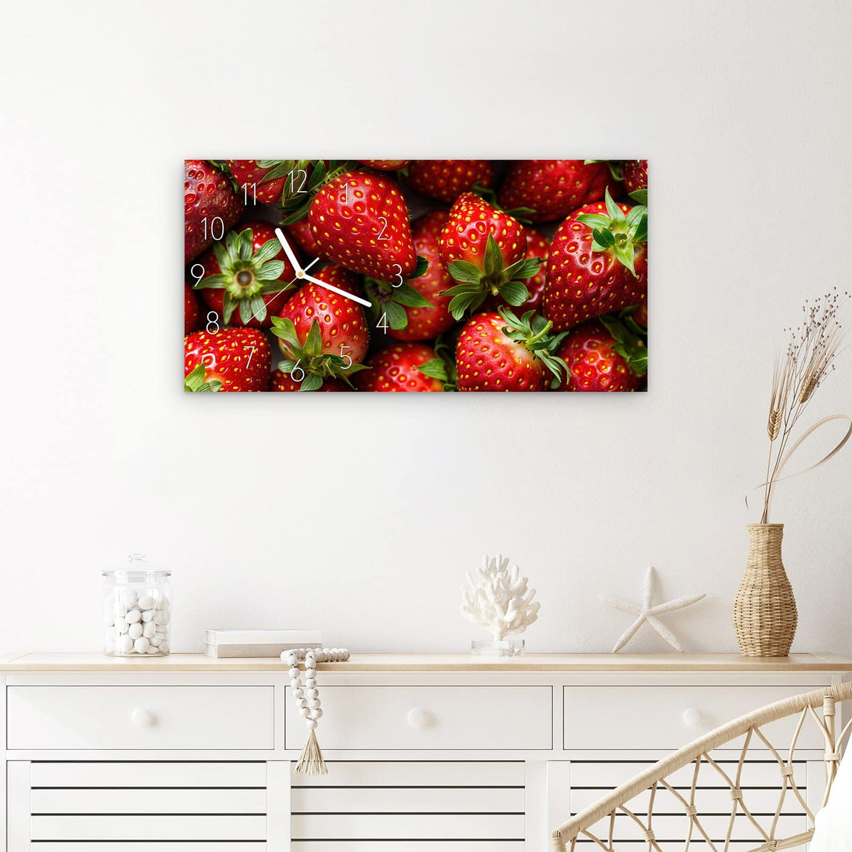 Wanduhr Frische Erdbeeren aus Glas – Querformat 60 × 30 cm – Dicht an dicht liegende Erdbeeren