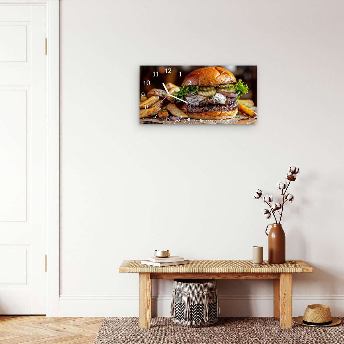 Moderne Wanduhr aus Glas mit Farbtiefe – Wanduhr Burger mit Pommes aus Glas – Querformat 60 × 30 cm