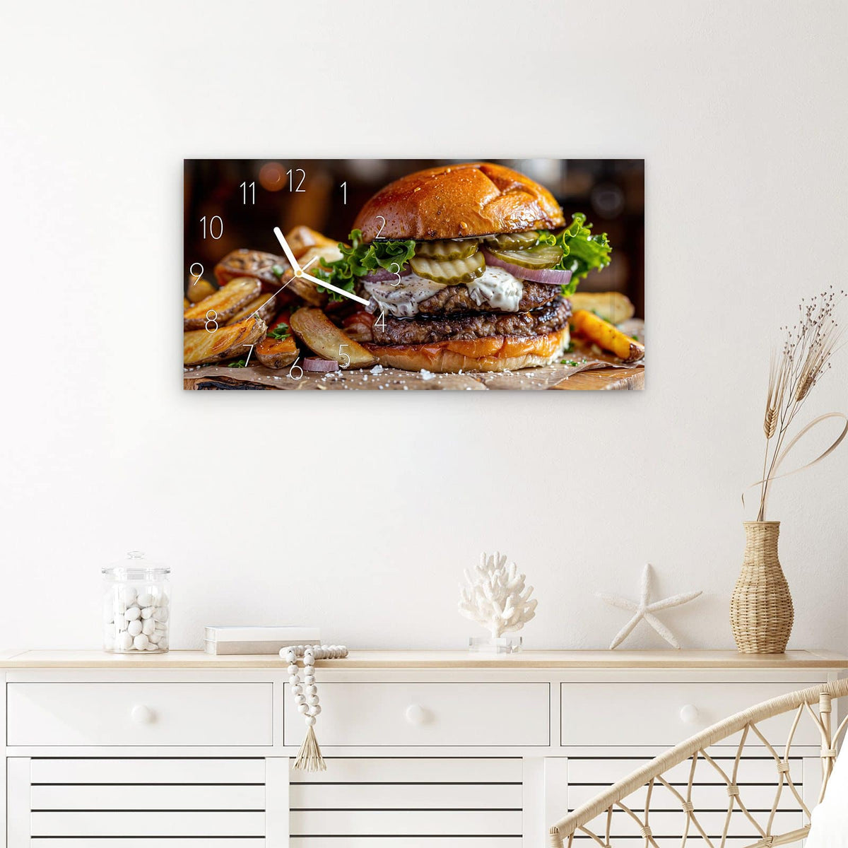 Wanduhr Burger mit Pommes aus Glas – Querformat 60 × 30 cm – Saftiger Burger mit Kartoffelspalten