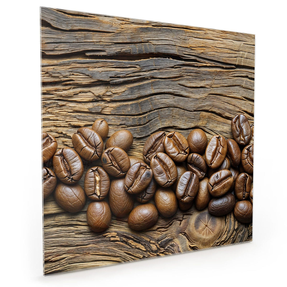 Küchenrückwand aus Glas im quadratischen Format: Geröstete Kaffeebohnen in einer Reihe auf stark verwittertem, rissigem Altholz #grösse_40 x 40 cm #grösse_50 x 50 cm #grösse_60 x 60 cm