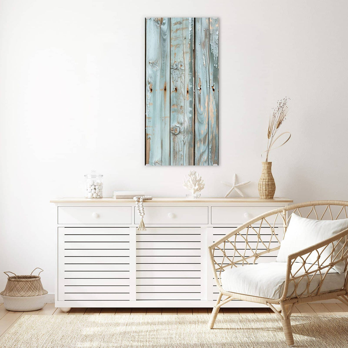 Glasbild Hellblaue Holzplanken an der Wand – Senkrechte, hellblau-mintfarbene Bretter mit abgeblätterter Farbe und Astlöchern