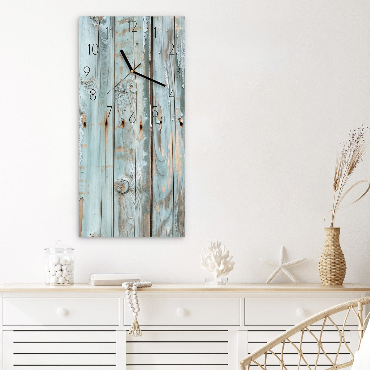 Wanduhr Hellblaue Holzplanken aus Glas – Lichtblaue Planken mit abgeblätterter Farbe