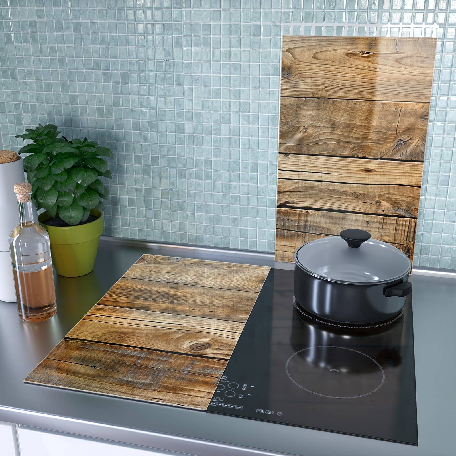 2-teilige Herdabdeckung aus Holz mit Holzdielenmaserung-Motiv als Spritzschutz hinter dem Kochfeld