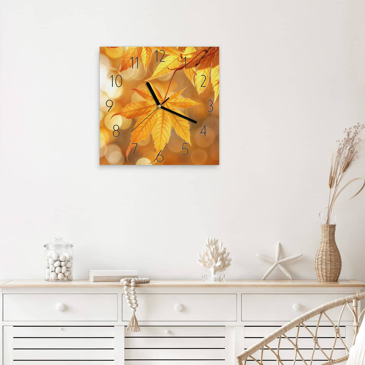 Wanduhr Ahorn im Gegenlicht aus Glas – Quadratisch 30 × 30 cm – Goldgelbes Herbstlaub im Gegenlicht