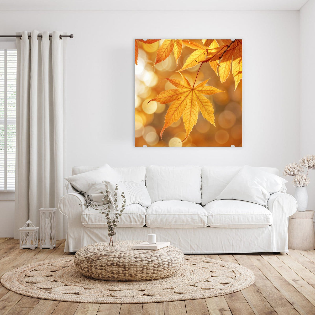 Glasbild Ahorn im Gegenlicht an der Wand – Goldgelbe Fächerahorn-Blätter im Gegenlicht vor goldenem Bokeh