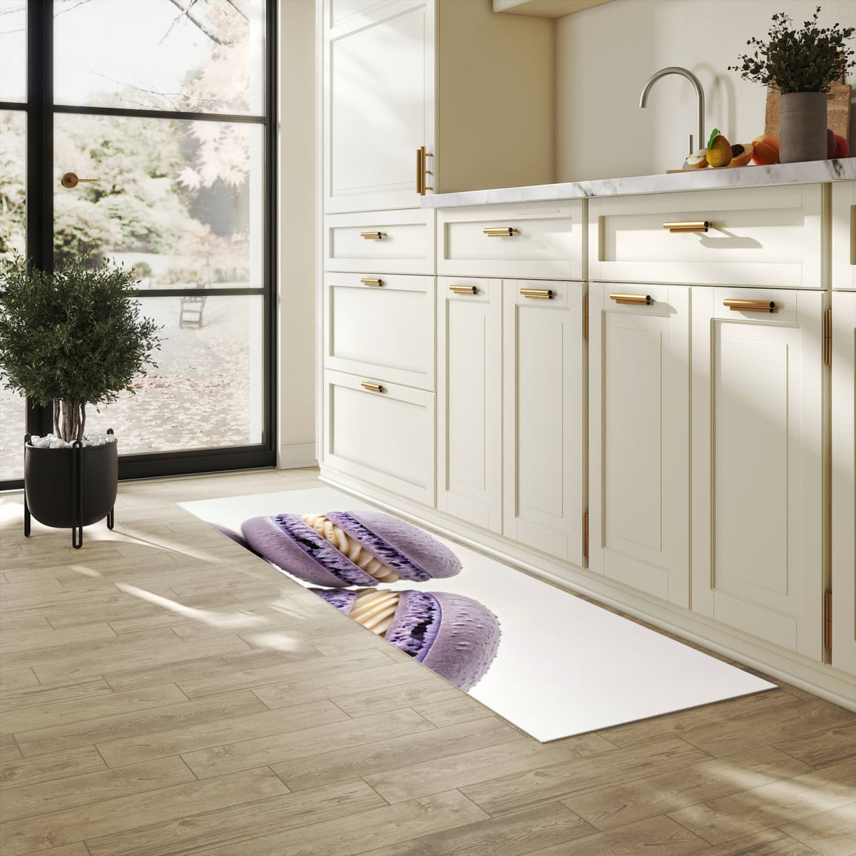 Farbbeständiger waschbarer Küchenteppich mit Motiv Lila Macarons in heller Küche