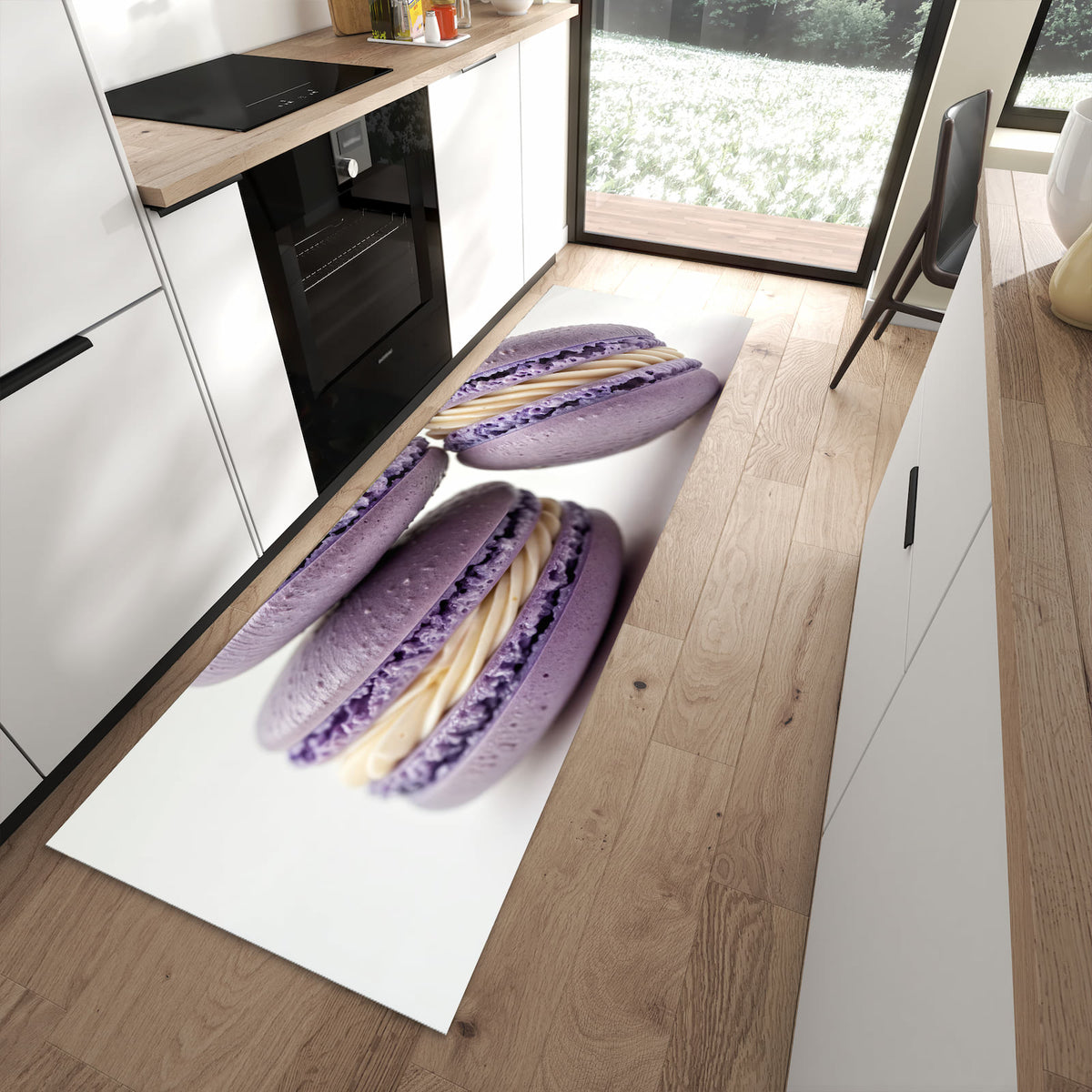 Hygienischer großer Küchenteppich mit Motiv Lila Macarons in moderner Küche