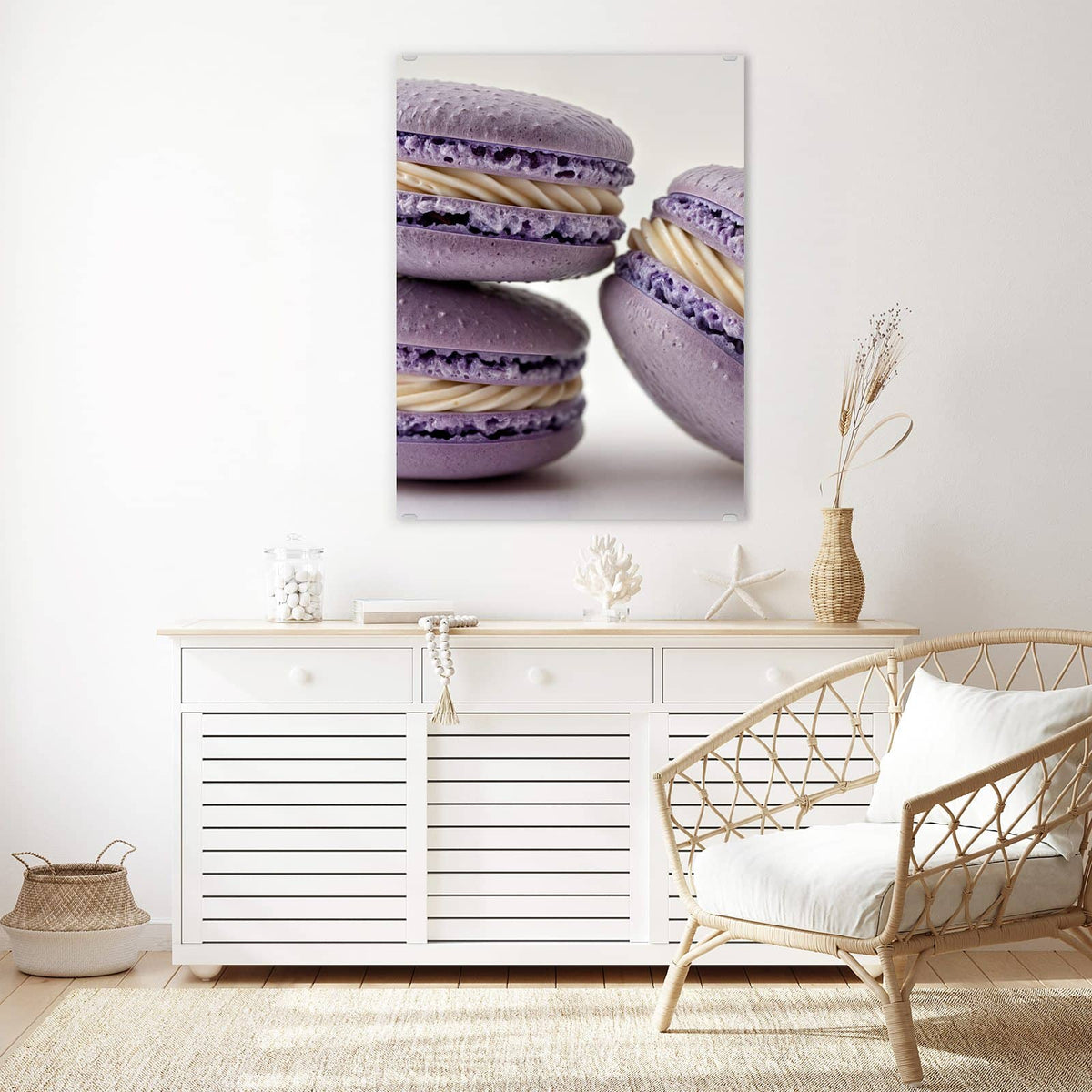 Aufhängung liegt bei – Motiv später wechselbar – Wandbild - Lila Macarons mit Creme - Hochformat