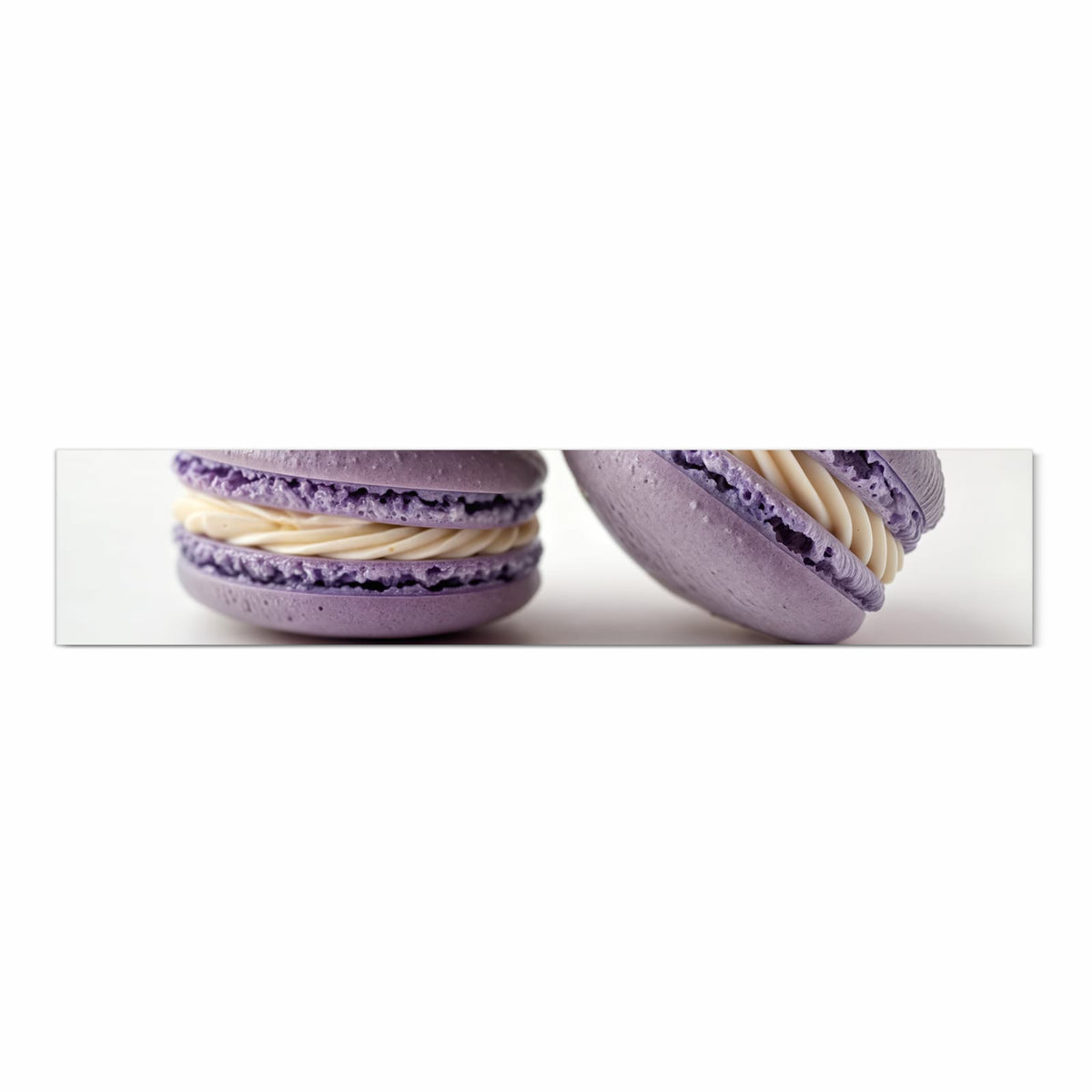 Rutschfester langer Teppich für Flur mit Motiv Lila Macarons in Frontansicht