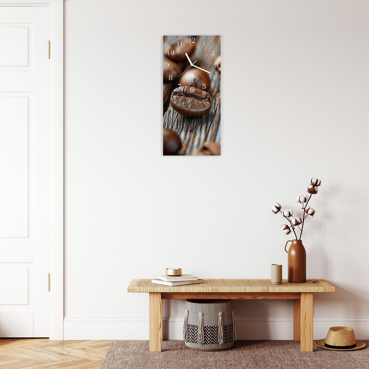 Moderne Wanduhr aus Glas mit Farbtiefe – Wanduhr Sanfte Kaffeebohnen aus Glas – Hochformat 30 × 60 cm
