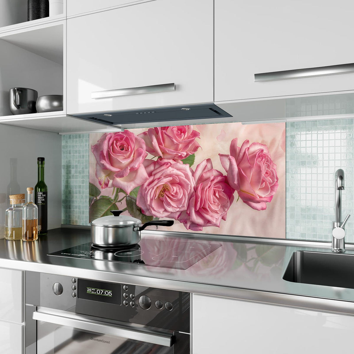 Küchenrückwand aus Glas Rosa Rosenblüten im Hochformat als Spritzschutz hinter dem Kochfeld, über dem Fliesenspiegel montiert