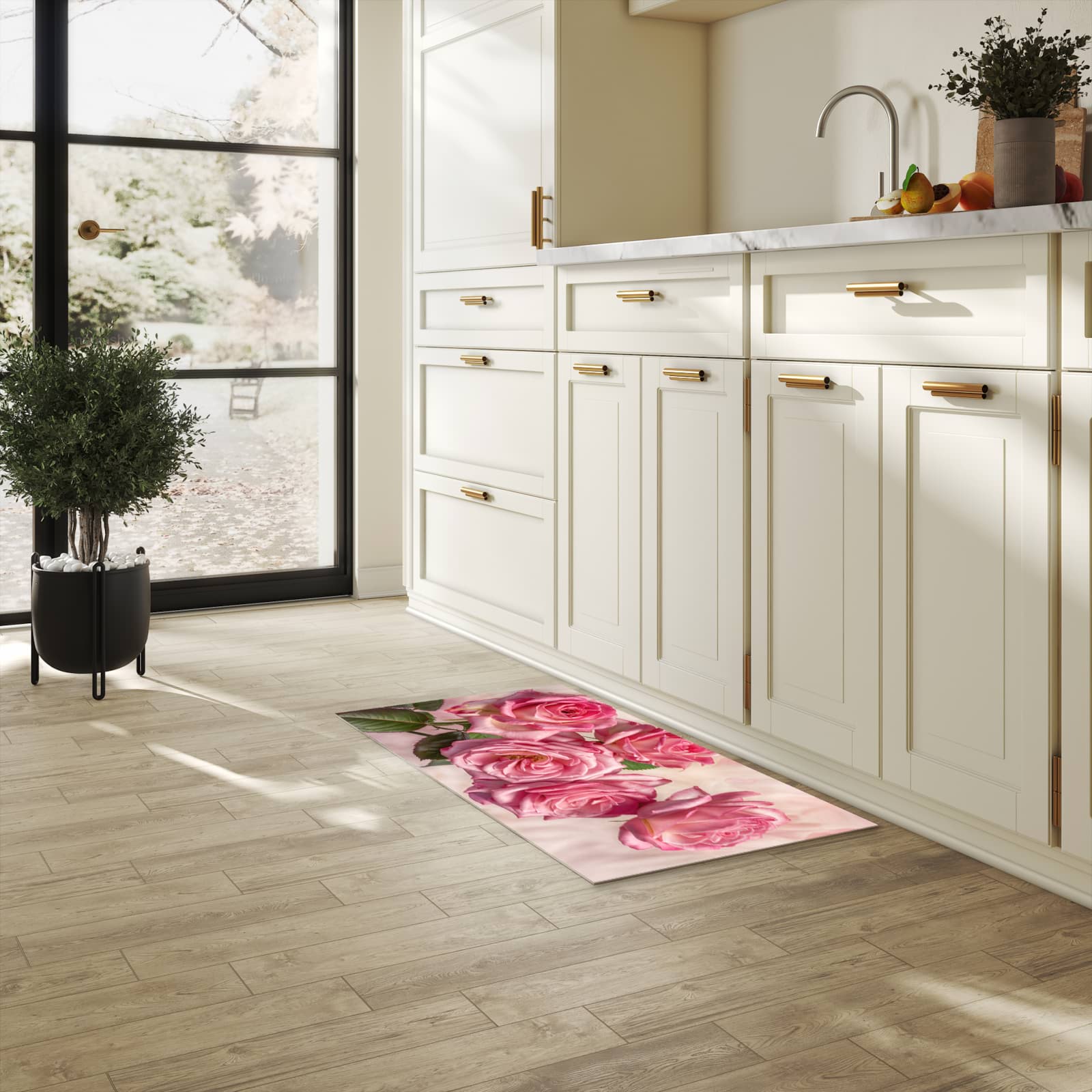 Formstabiler waschbarer Küchenteppich mit Motiv Rosenblütenpracht in heller Küche