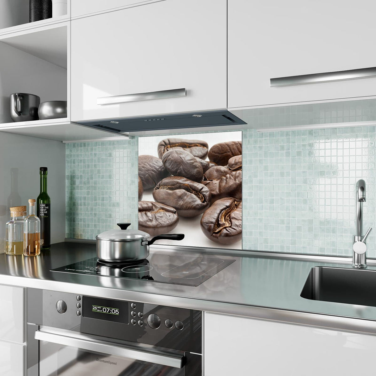 Küchenrückwand Geröstete Kaffeebohnen aus Glas – Glänzende Bohnen in Großaufnahme