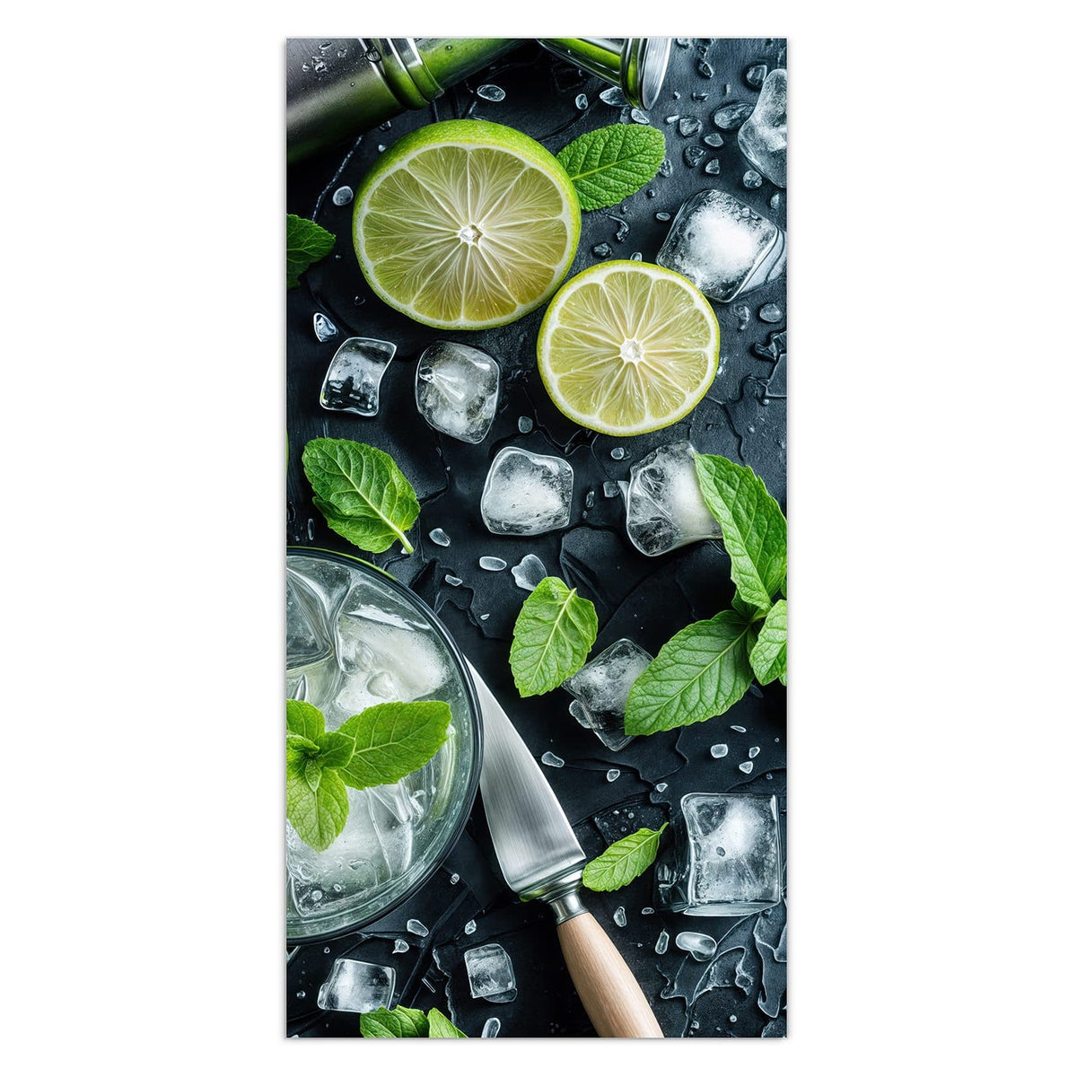 Wandbild aus Glas mit Motiv Frische Limetten: Limetten, Minzblätter und Eiswürfel um ein Glas mit Eis auf nasser dunkler Schieferplatte #grösse_30 x 60 cm #grösse_40 x 80 cm #grösse_50 x 100 cm #grösse_55 x 110 cm #grösse_60 x 120 cm
