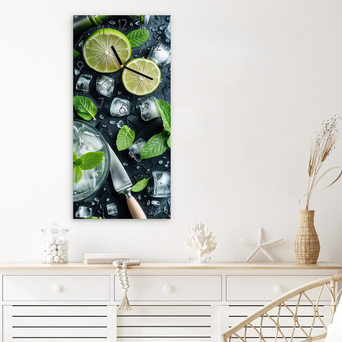 Wanduhr Frische Limetten aus Glas – Limetten, Minze und Eiswürfel