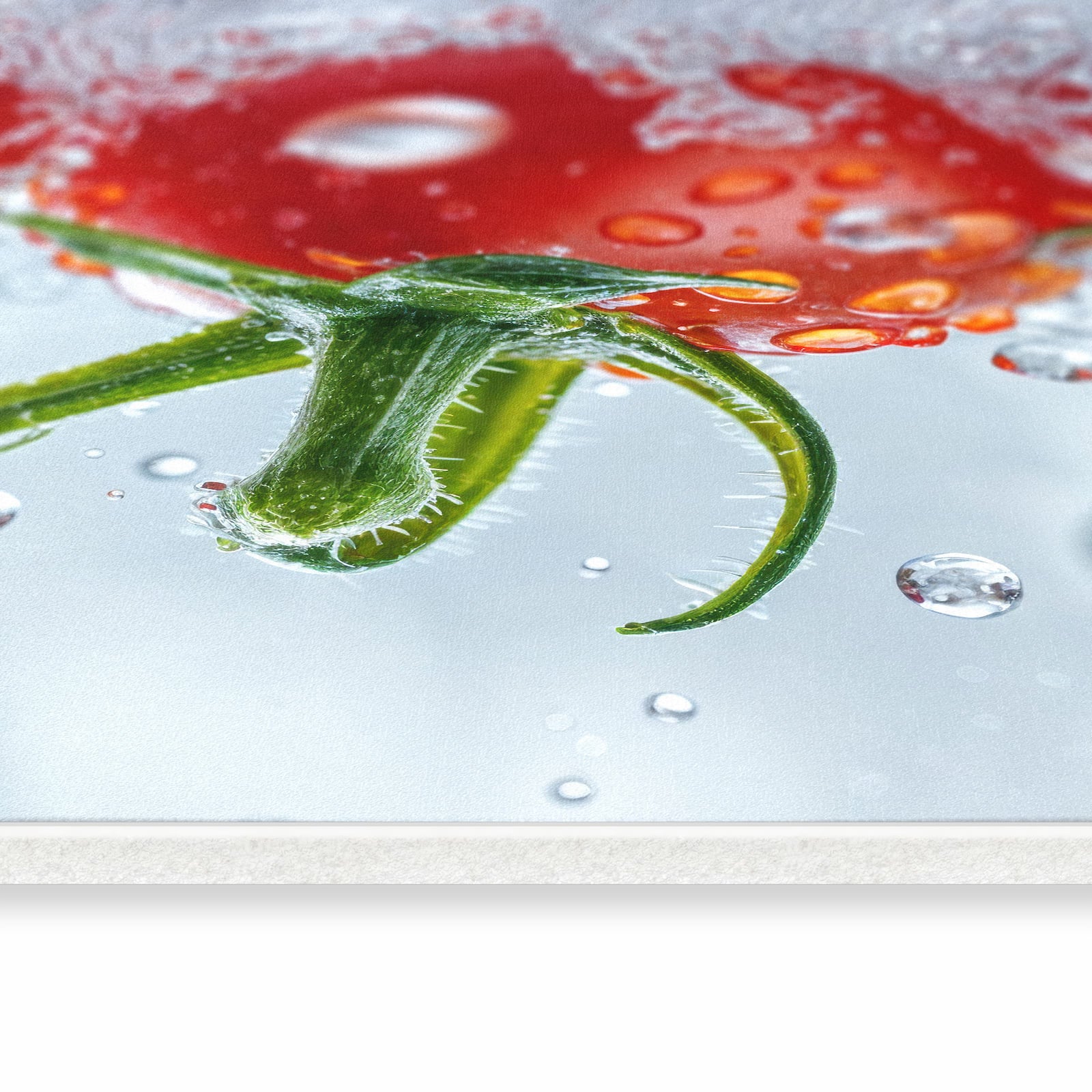 Bodenschonender großer Küchenteppich mit Motiv Wassertomaten in seitlicher Ansicht