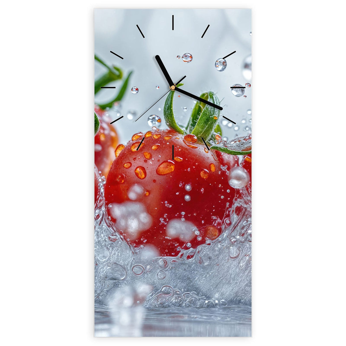 Wanduhr aus Glas, Ziffernblatt Linie mit Motiv Tomaten im Wasser: Drei rote Strauchtomaten, die in aufspritzendes Wasser eintauchen, Tropfen in der Luft