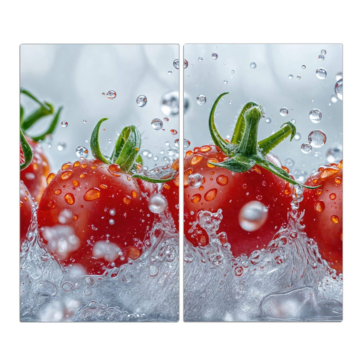 Drei rote Strauchtomaten, die in aufspritzendes Wasser eintauchen, Tropfen in der Luft