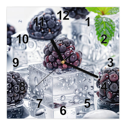 Wanduhr Quadratisch mit dem Motiv Brombeeren auf Eis