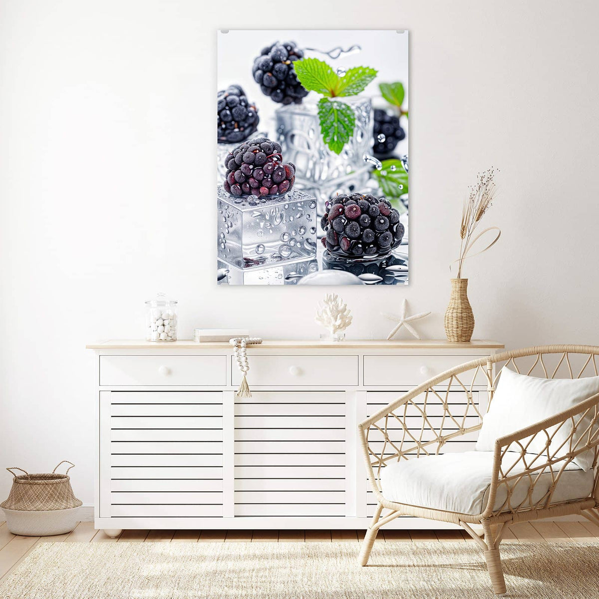 Aufhängung liegt bei – Motiv später wechselbar – Wandbild - Brombeeren auf Eis - Hochformat