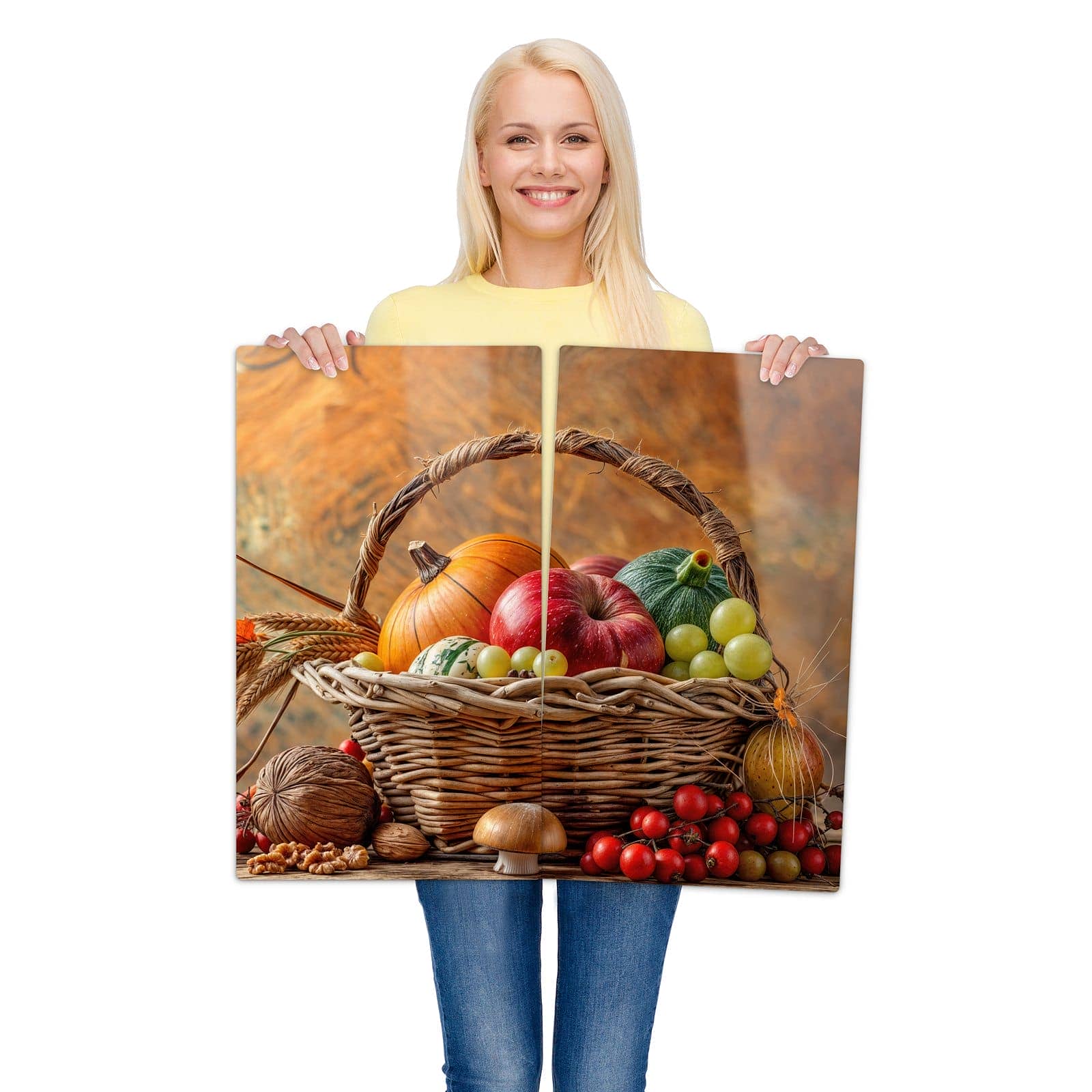 2-teilige Herdabdeckplatte mit Herbstlicher Korb-Motiv wird zur Größendarstellung gehalten