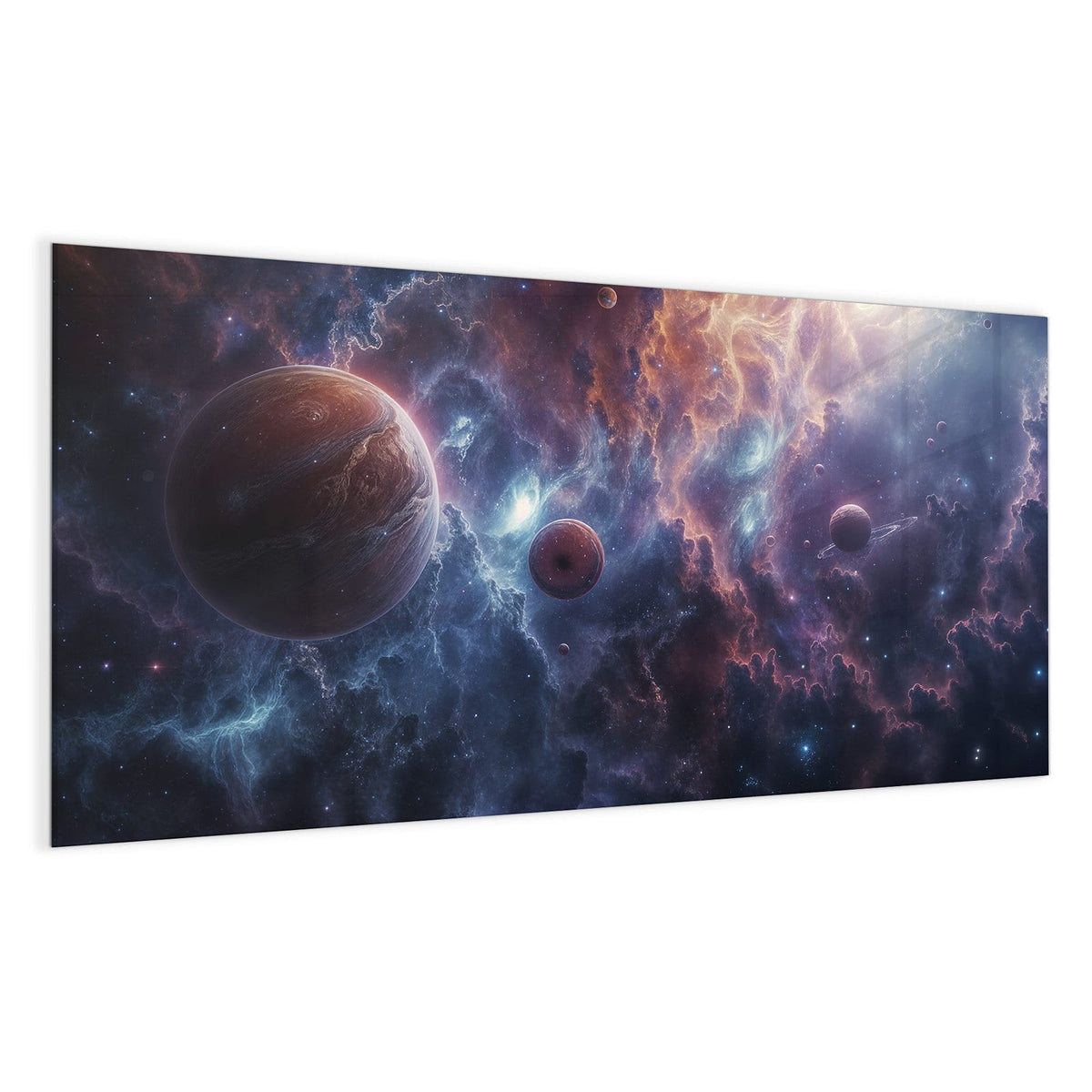 Zwei rotbraune Planeten und ein Mond vor blauviolettem Sternennebel