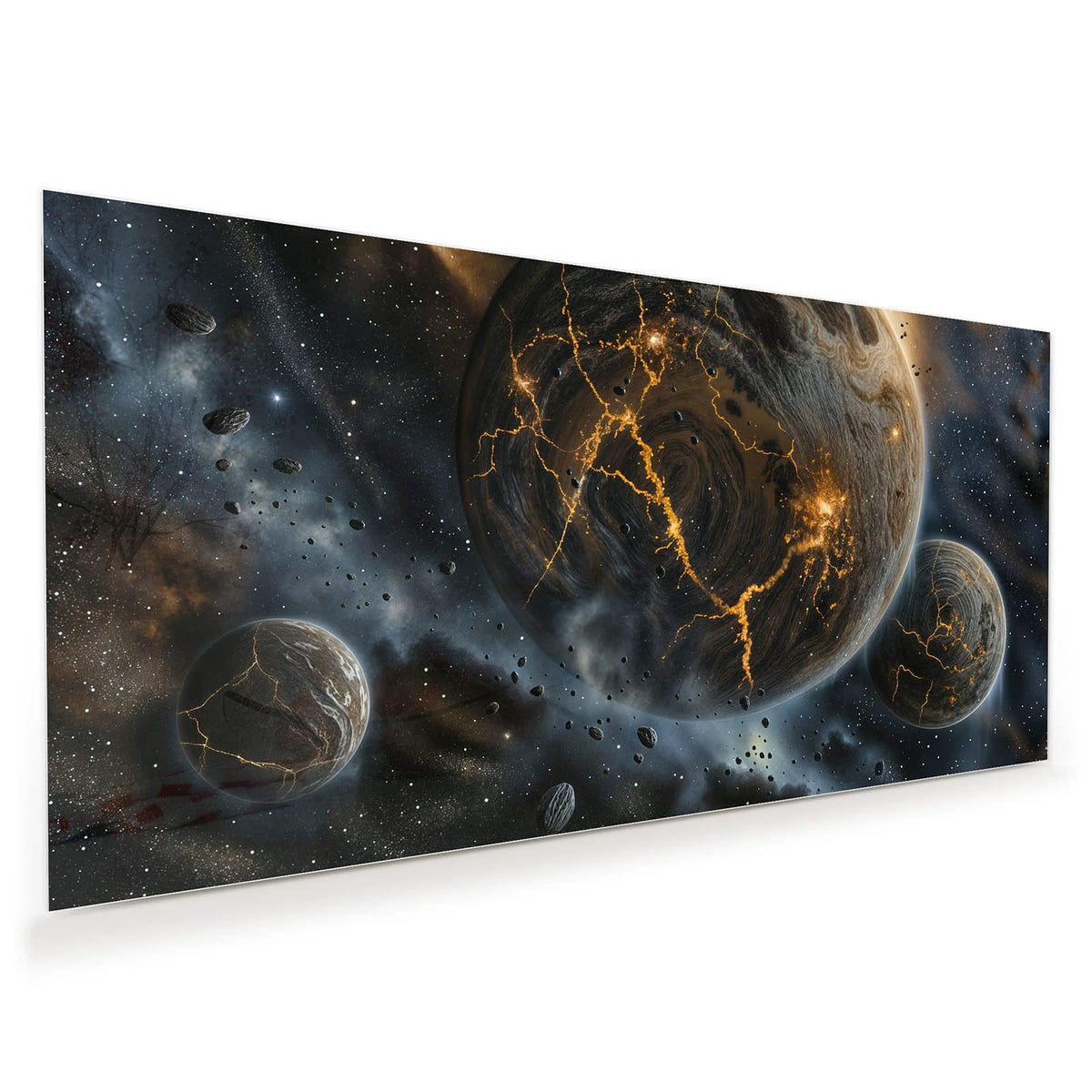 Zwei Planeten mit glühend orangen Lavarissen, davor treibende Asteroiden
