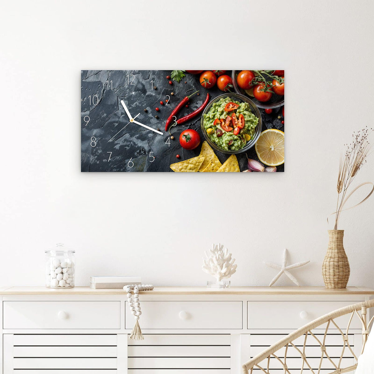 Wanduhr Frisches Gemüse aus Glas – Querformat 60 × 30 cm – Guacamole zwischen Tomaten und Avocado