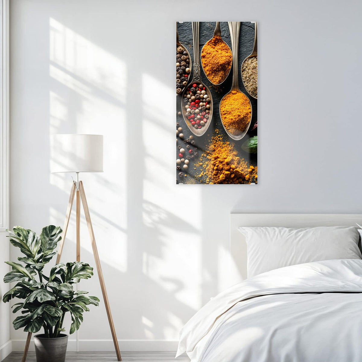 Glasbild Gewürze in Silberlöffeln an der Wand – Antike Silberlöffel mit Pfeffermix, Kurkuma und grobem Salz auf Schiefer, dazu Chilis und Basilikum