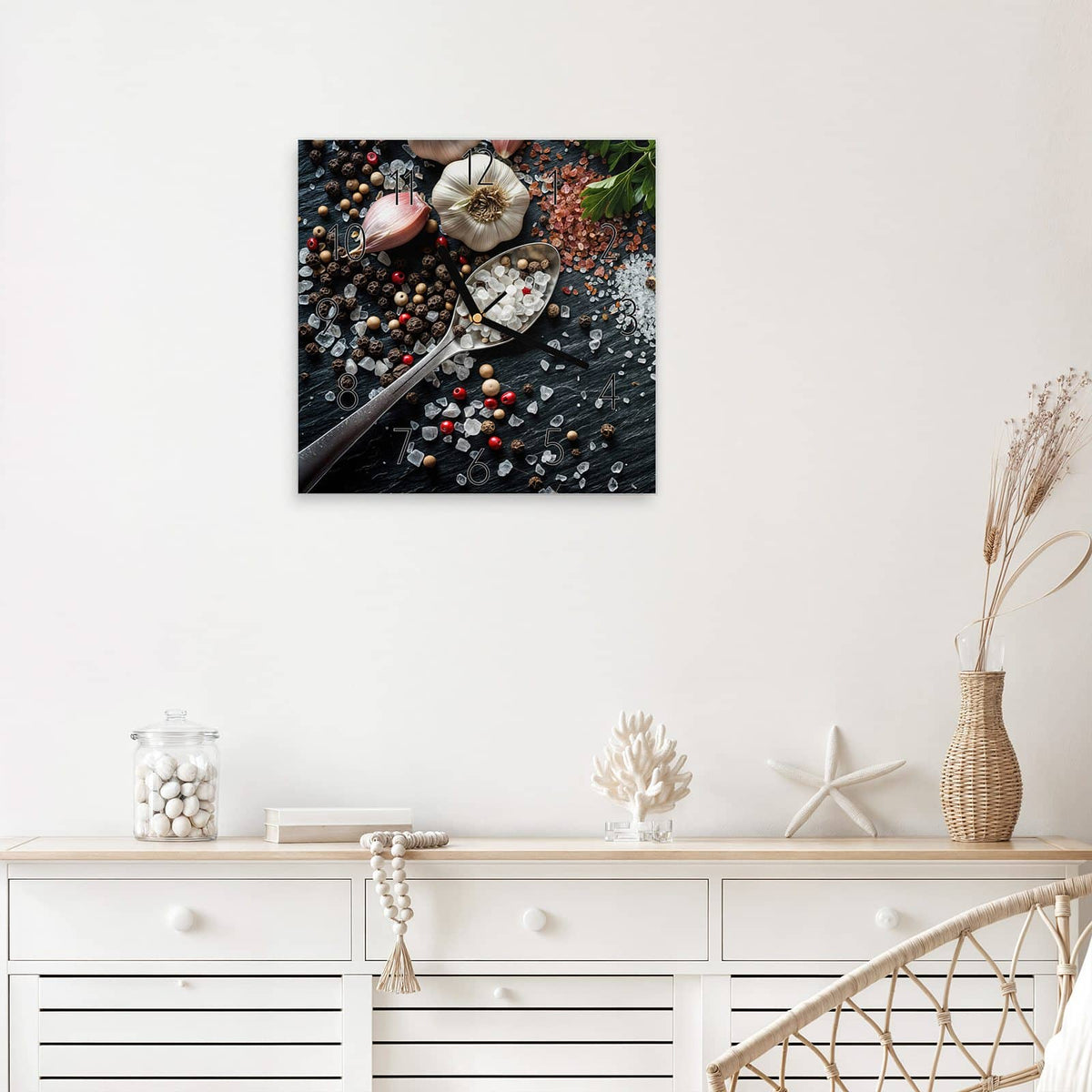 Wanduhr Küchenzutaten aus Glas – Quadratisch 30 × 30 cm – Salz, Pfeffer und Knoblauch auf Schiefer