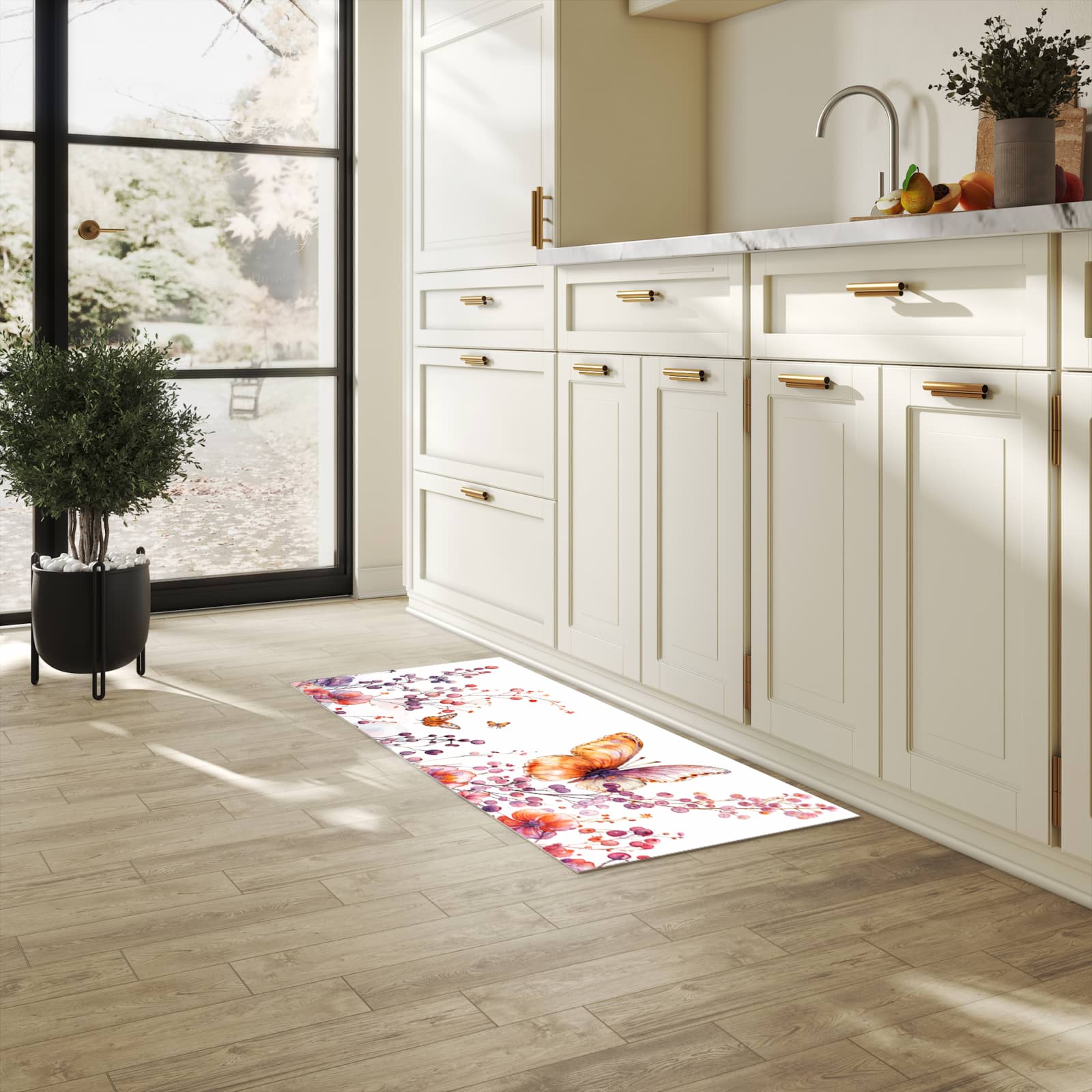 Zeitsparender großer Küchenteppich mit Motiv Blumen und Schmetterlinge in heller Küche