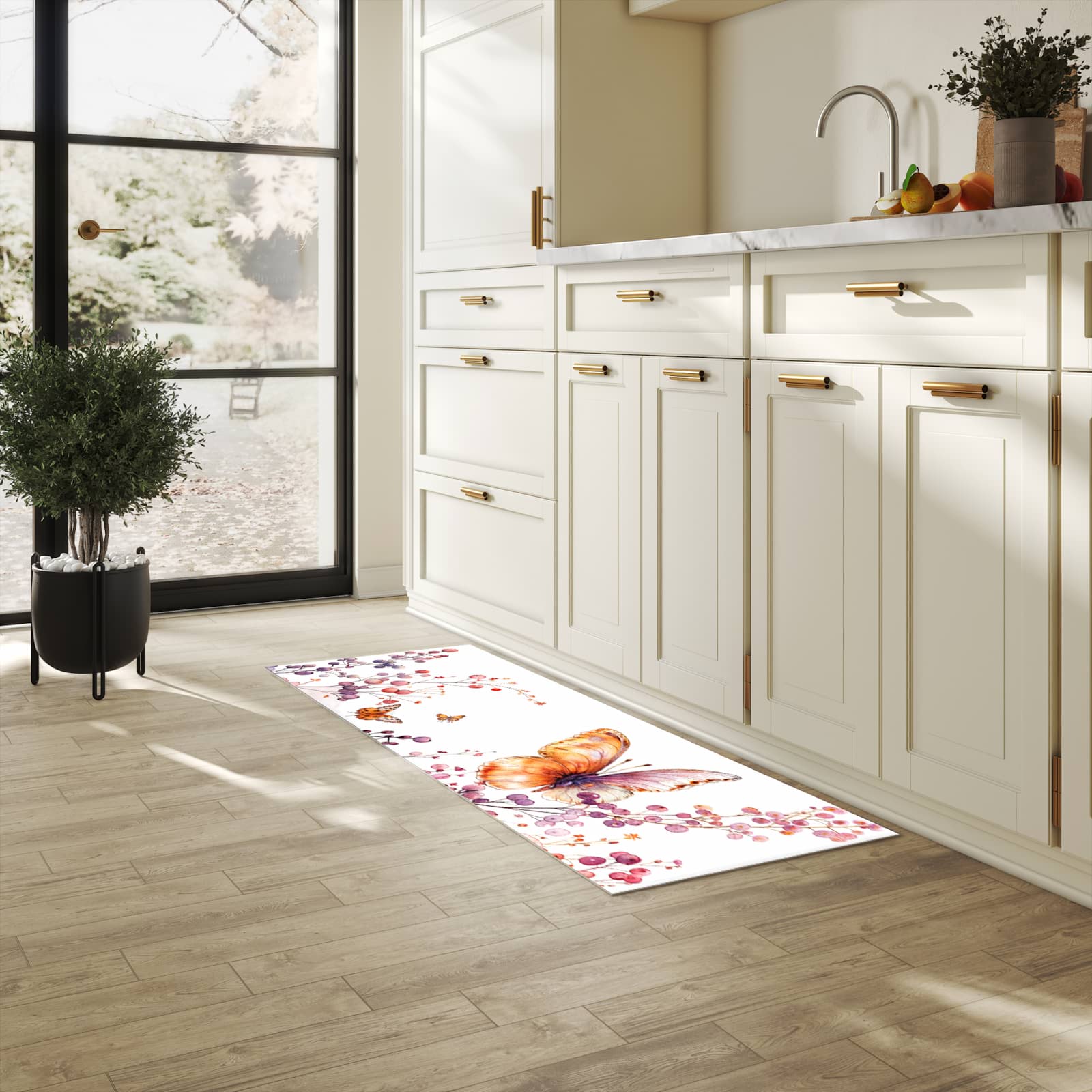 Geräuschdämpfender rutschfester Küchenteppich mit Motiv Blumen und Schmetterlinge in heller Küche
