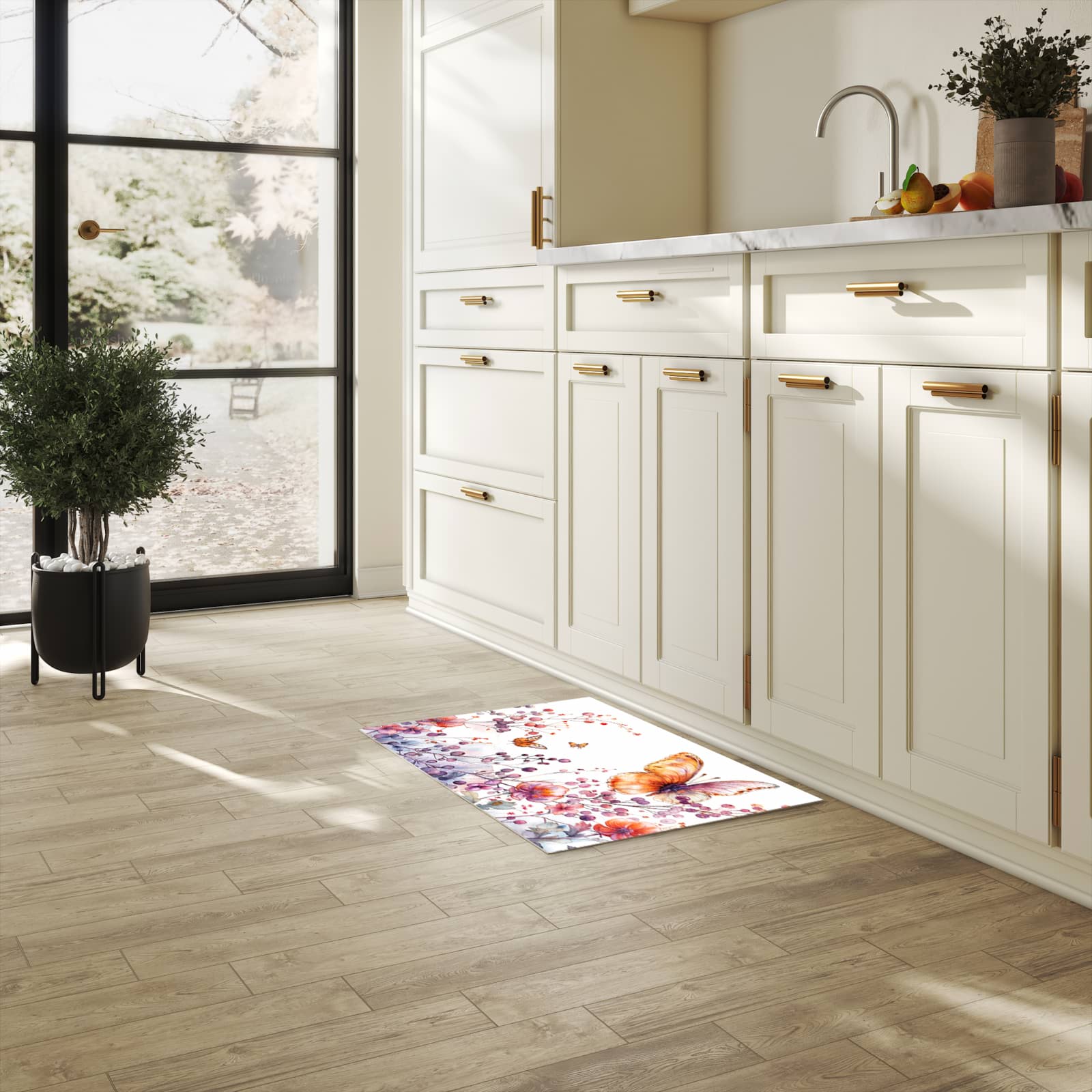 Wasserabweisender Küchenläufer mit Motiv Blumen und Schmetterlinge in heller Küche