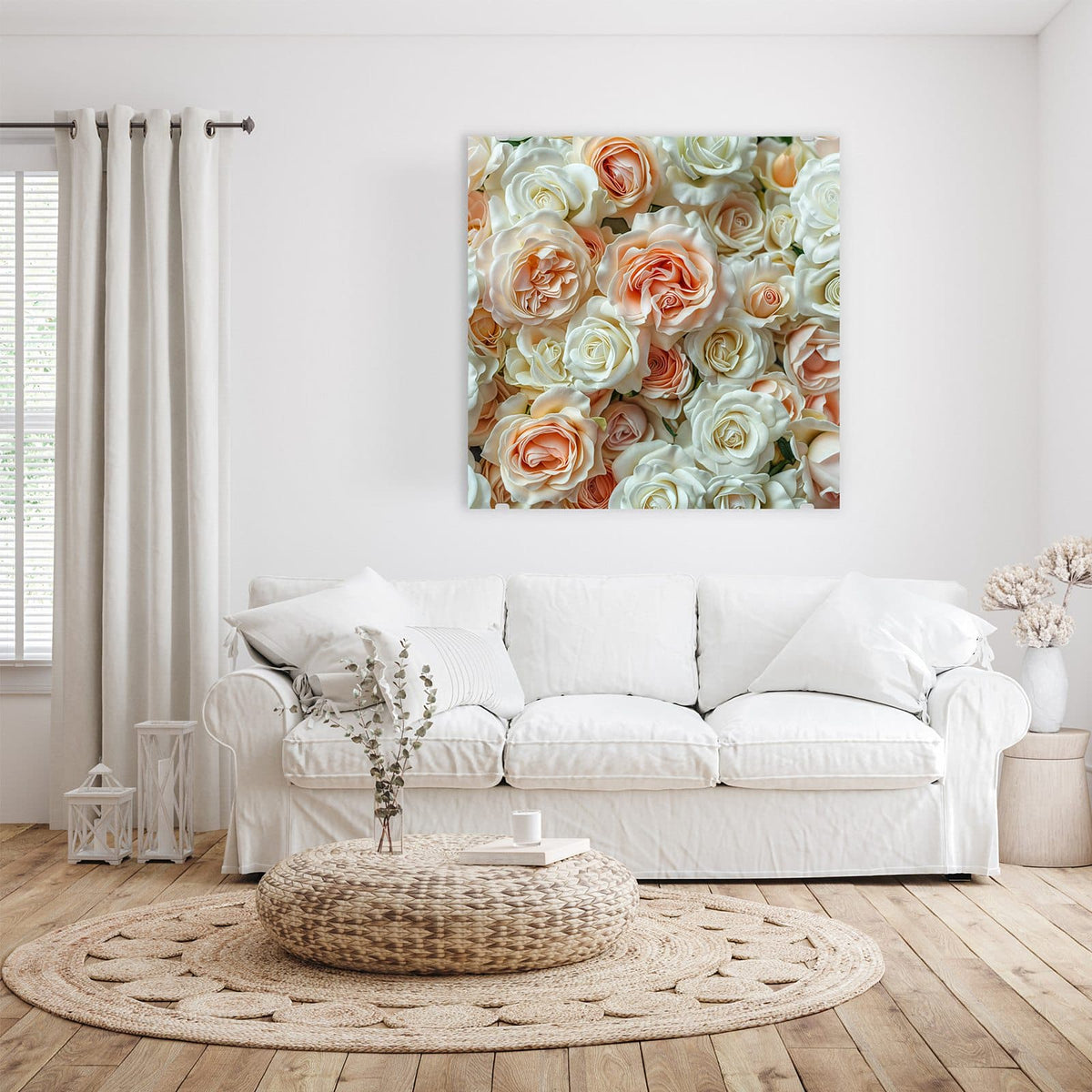 Glasbild Cremeweiße Rosen an der Wand – Flächenfüllende Rosenwand in Creme, Weiß und Apricot, Draufsicht ohne Strauß