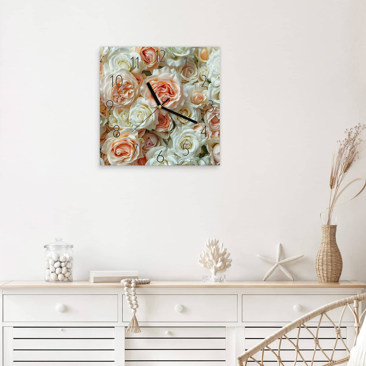Wanduhr Cremeweiße Rosen aus Glas – Quadratisch 30 × 30 cm – Cremeweiße Rosen dicht an dicht
