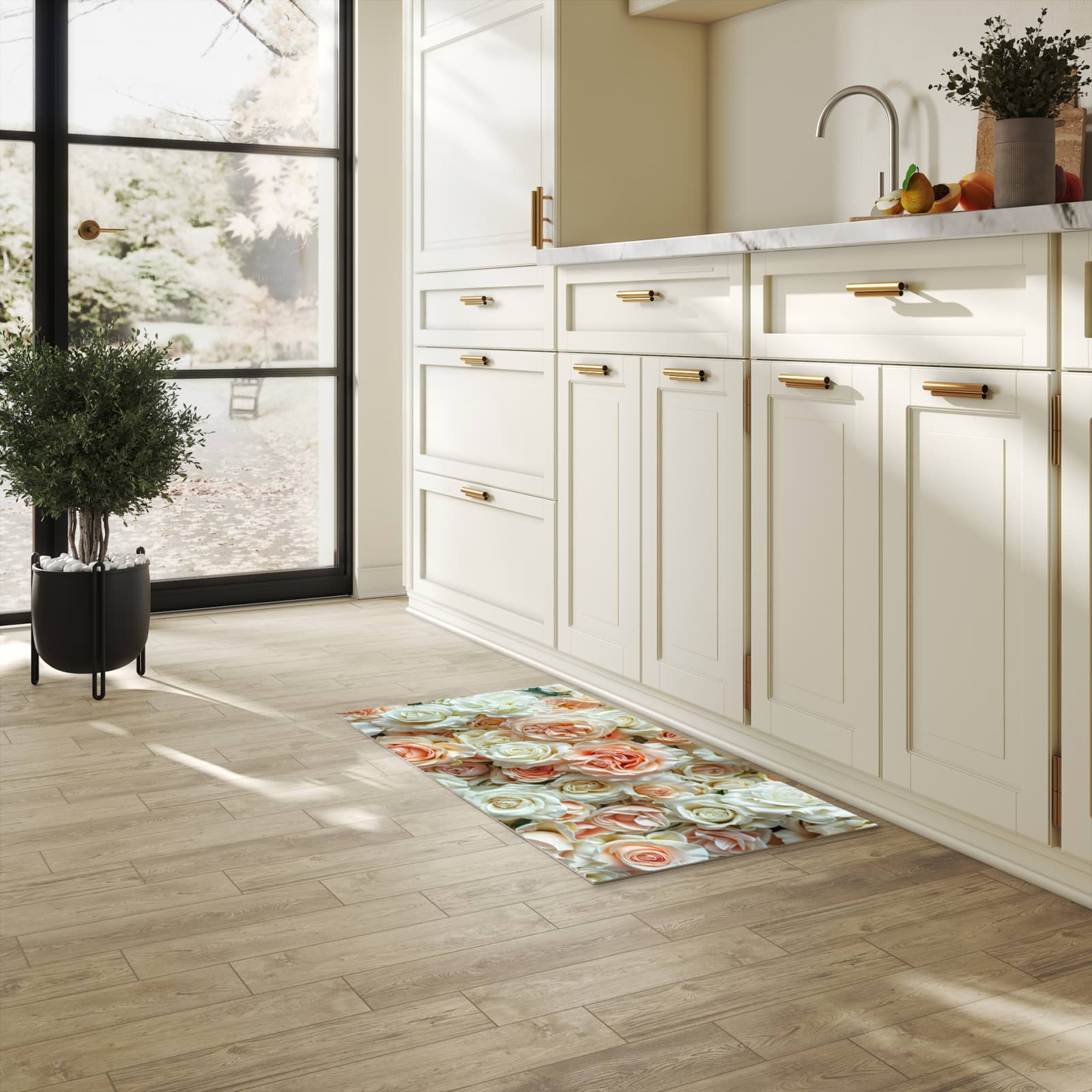 Geräuschdämpfender Küchenläufer mit Motiv Rosenbouquet in heller Küche