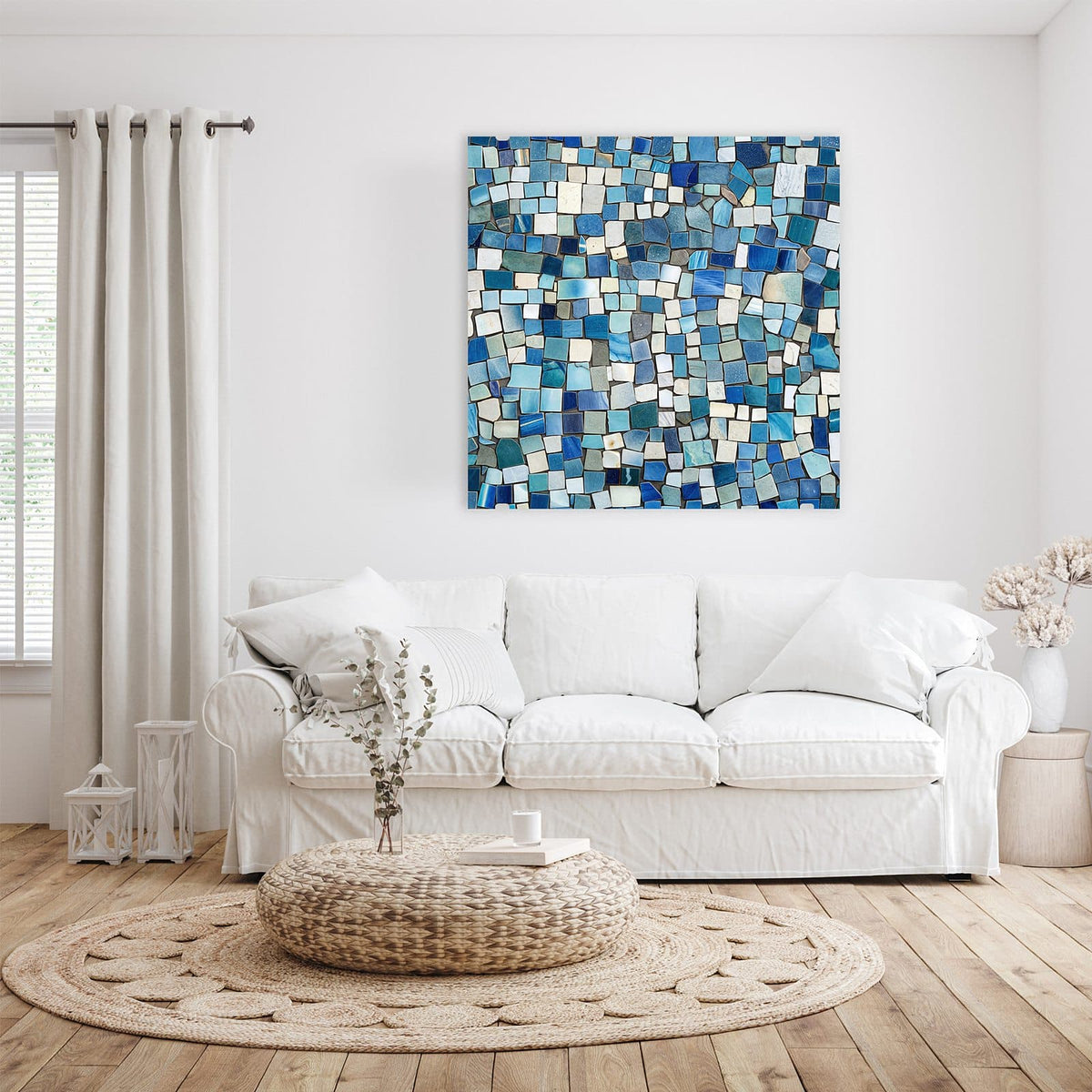 Mosaik aus unregelmäßig gebrochenen Steinchen in Blau, Türkis, Grau und Creme