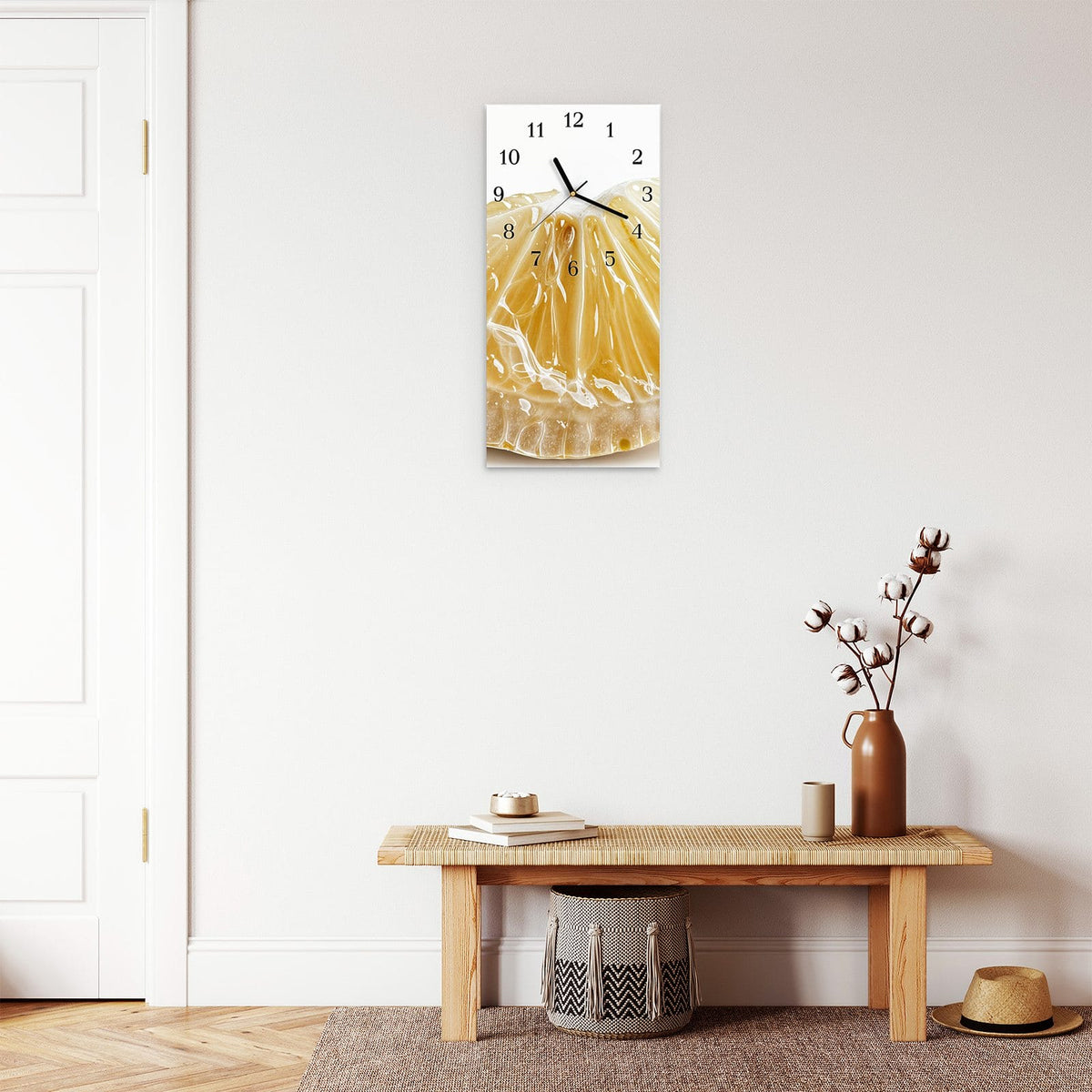 Moderne Wanduhr aus Glas mit Farbtiefe – Wanduhr Zitronenscheibe aus Glas – Hochformat 30 × 60 cm