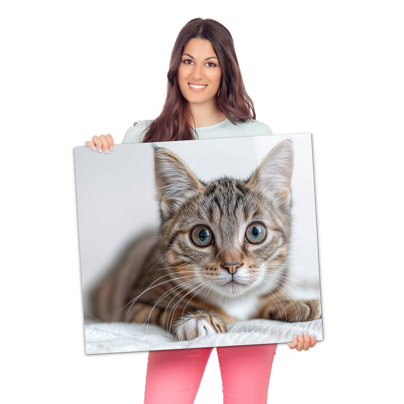 Herdabdeckplatte mit Süße Kleine Katze-Motiv wird zur Größendarstellung gehalten