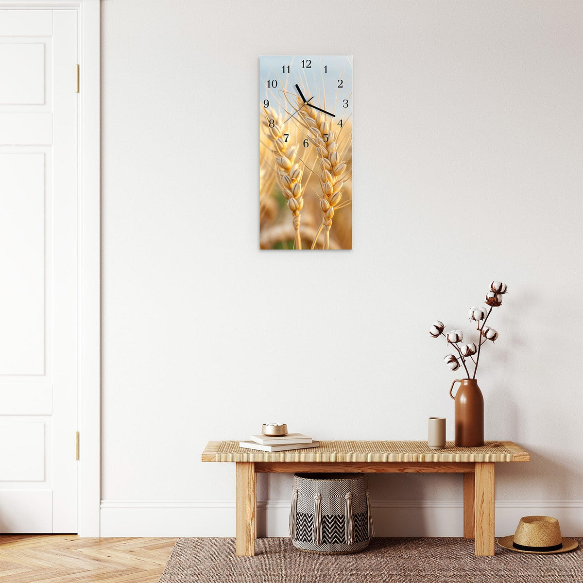 Moderne Wanduhr aus Glas mit Farbtiefe – Wanduhr Weizenfeld aus Glas – Hochformat 30 × 60 cm