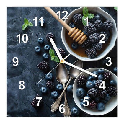 Wanduhr Quadratisch mit dem Motiv Beeren mit Honig